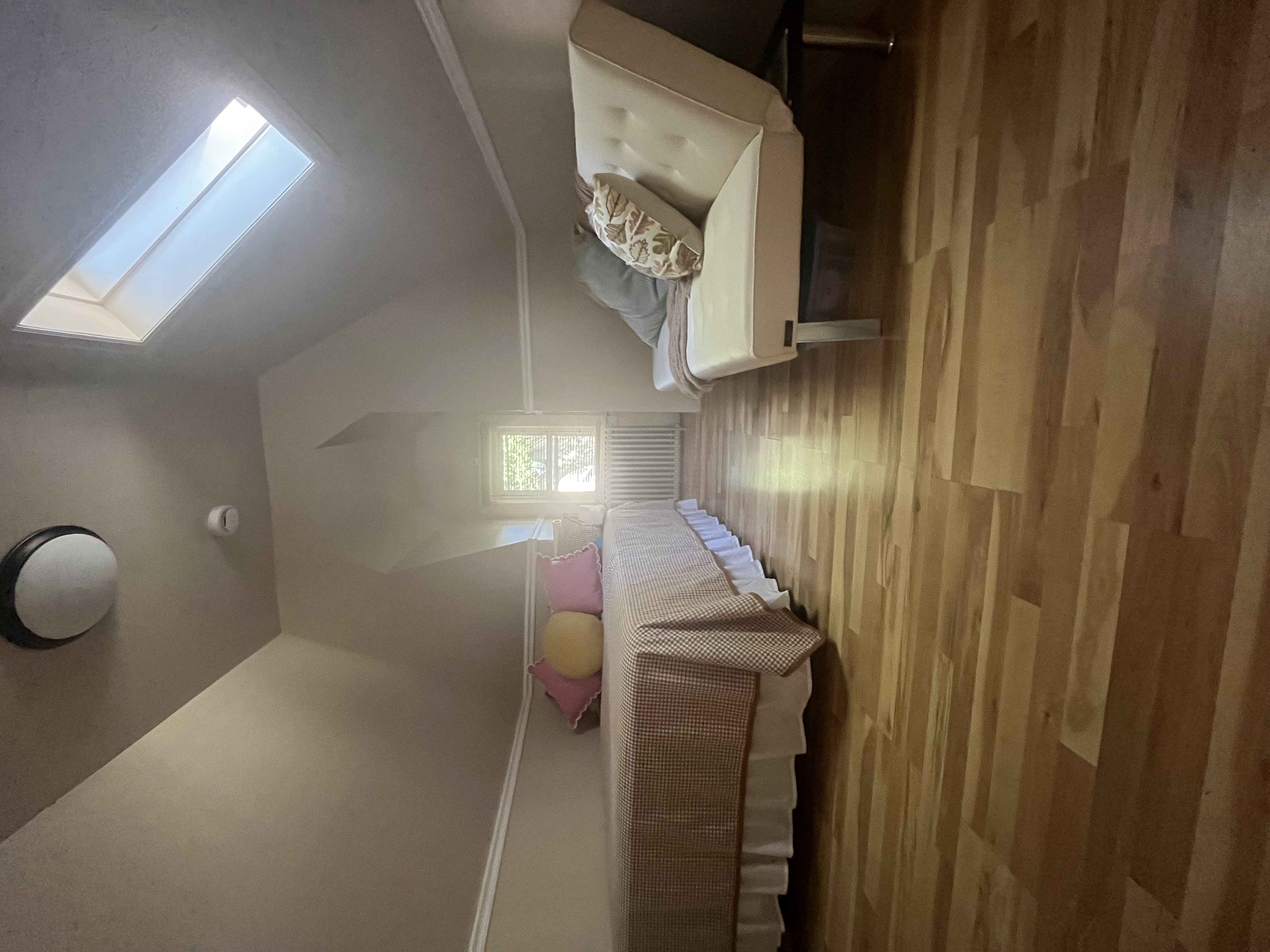 Bronx, New York, 10475, United States, 3 Bedrooms Bedrooms, ,2 BathroomsBathrooms,Residential,For Sale,1974345