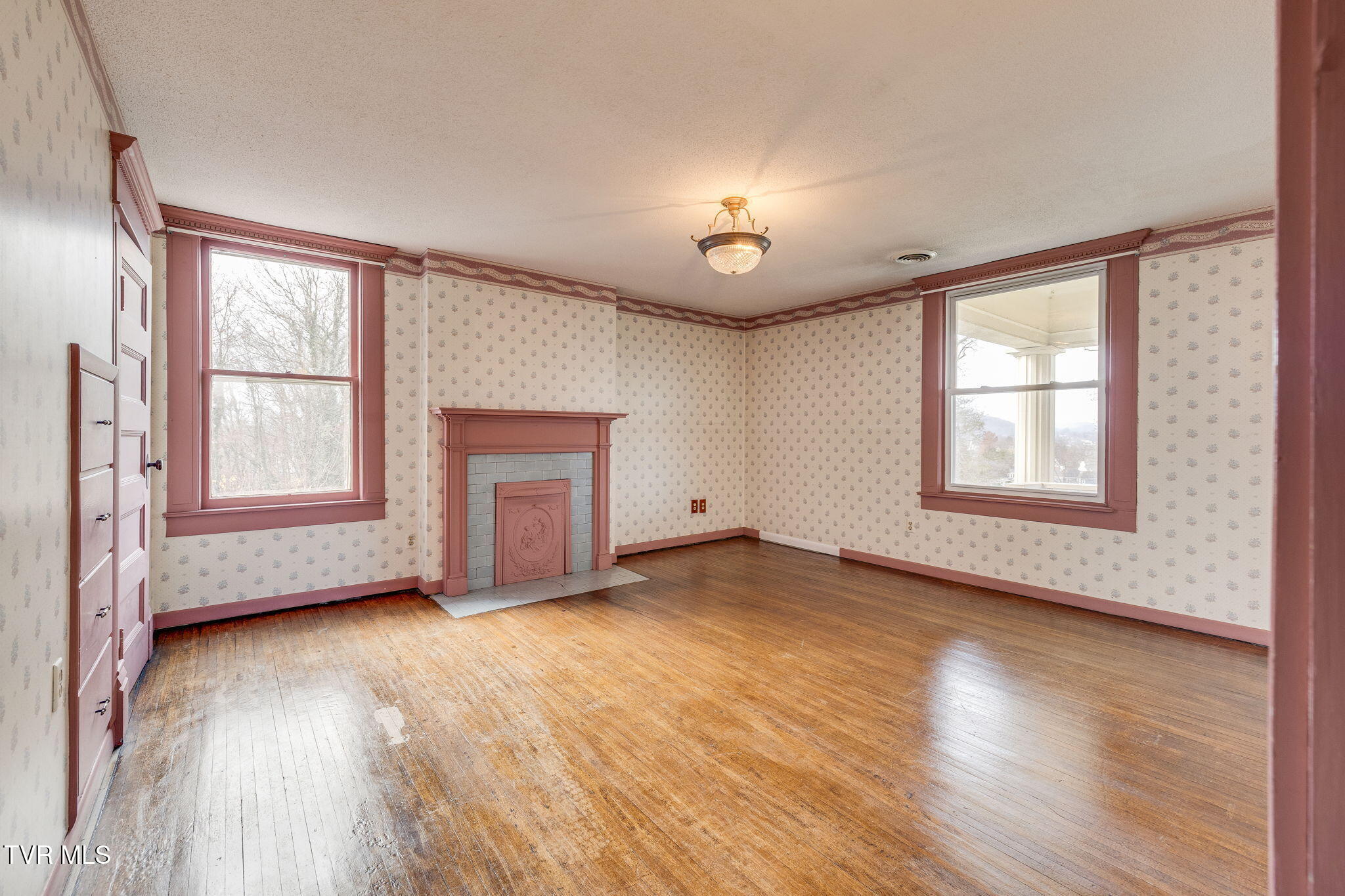 Bristol, Tennessee, 37620, United States, 4 Bedrooms Bedrooms, ,5 BathroomsBathrooms,Residential,For Sale,2005262