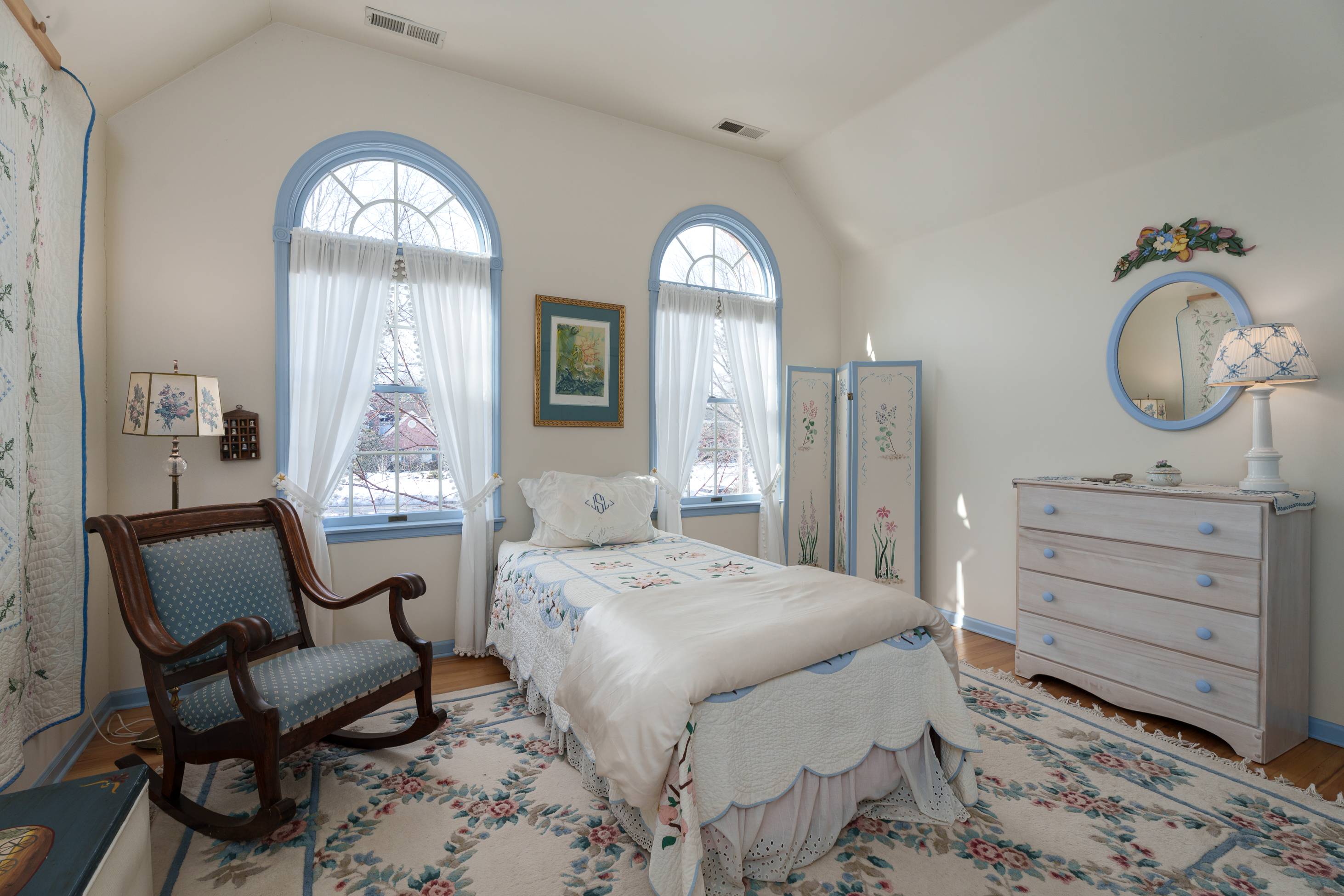  Architecturally Distinct with Greenhouse, Sunroom, and Updated Kitchen - 物件實景