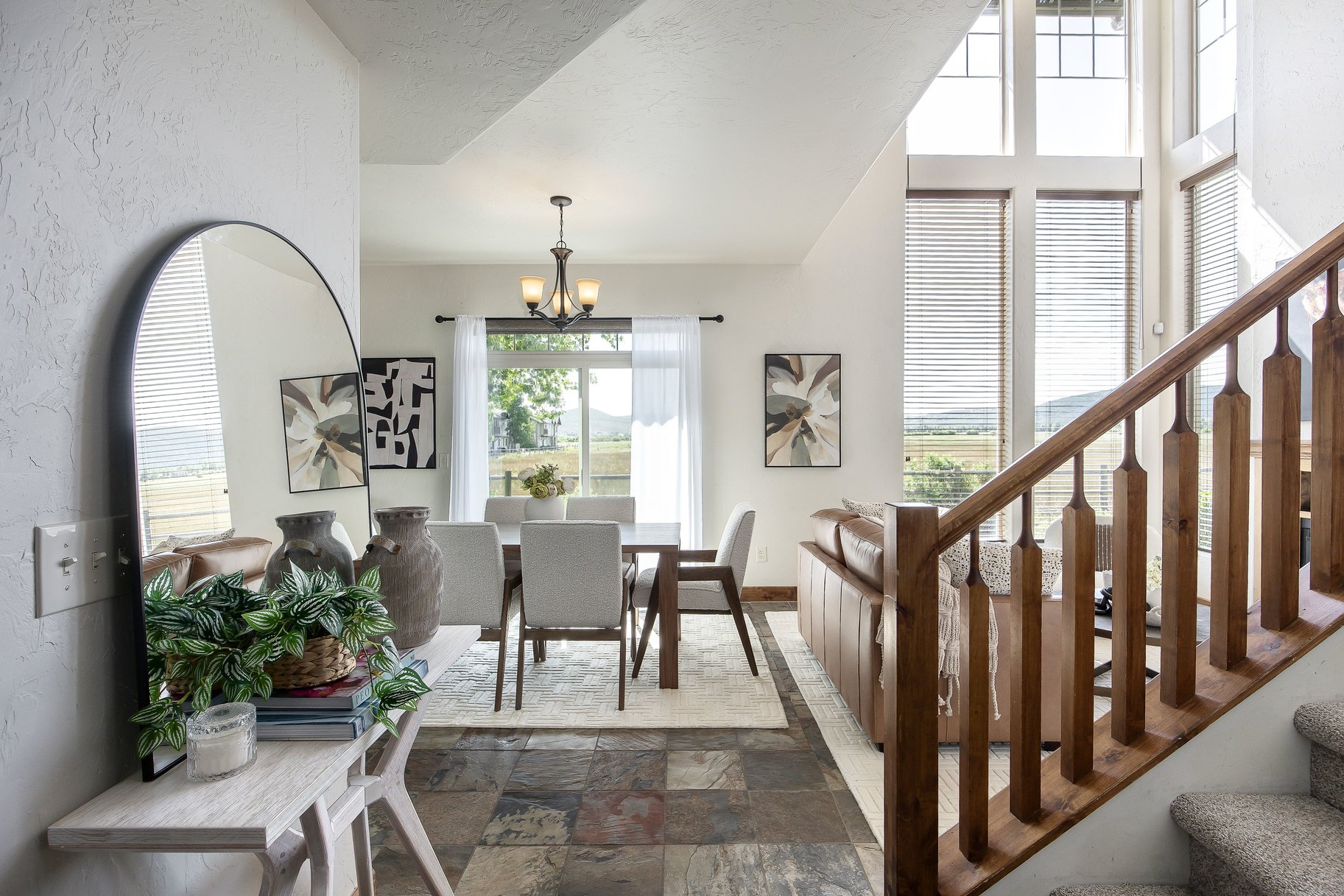  Exceptional Fox Point Townhome with Mountain Views & Prime Location - 物件實景