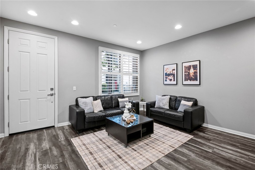 Irvine, California, 92618, United States, 2 Bedrooms Bedrooms, ,2 BathroomsBathrooms,Residential,For Sale,1987826