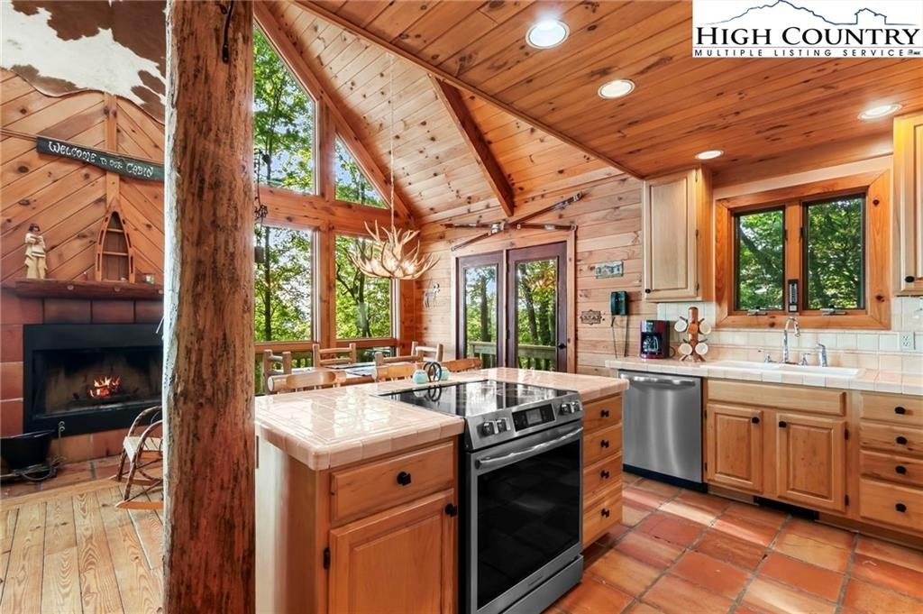 Ferguson, North Carolina, 28624, United States, 3 Bedrooms Bedrooms, ,2 BathroomsBathrooms,Residential,For Sale,1984424