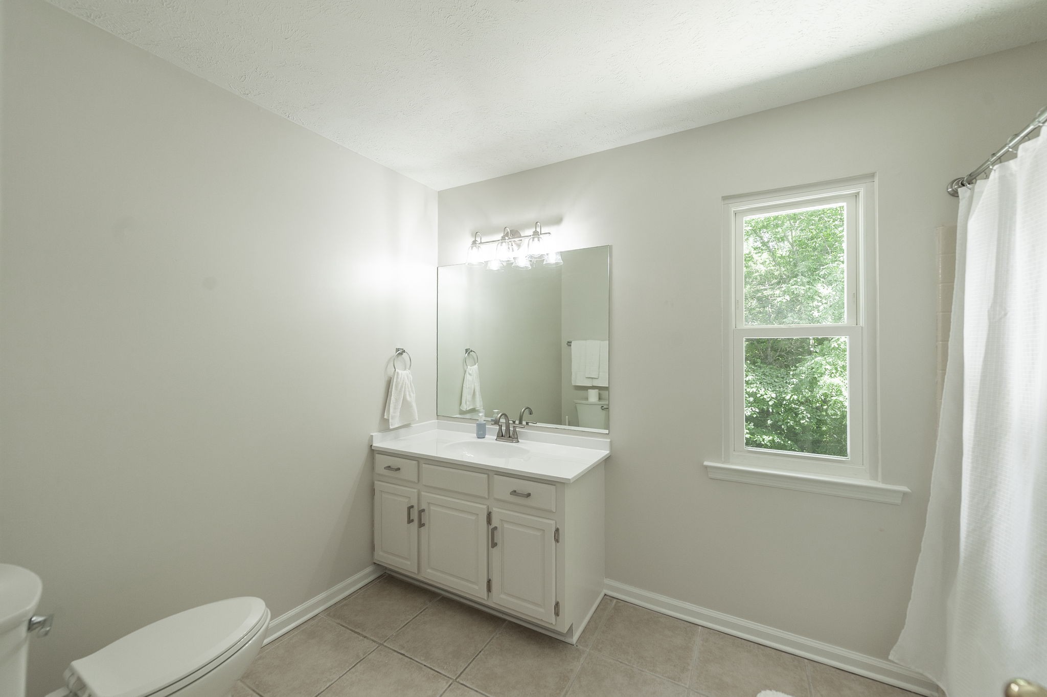 Antioch, Tennessee, 37013, United States, 4 Bedrooms Bedrooms, ,3 BathroomsBathrooms,Residential,For Sale,1900912