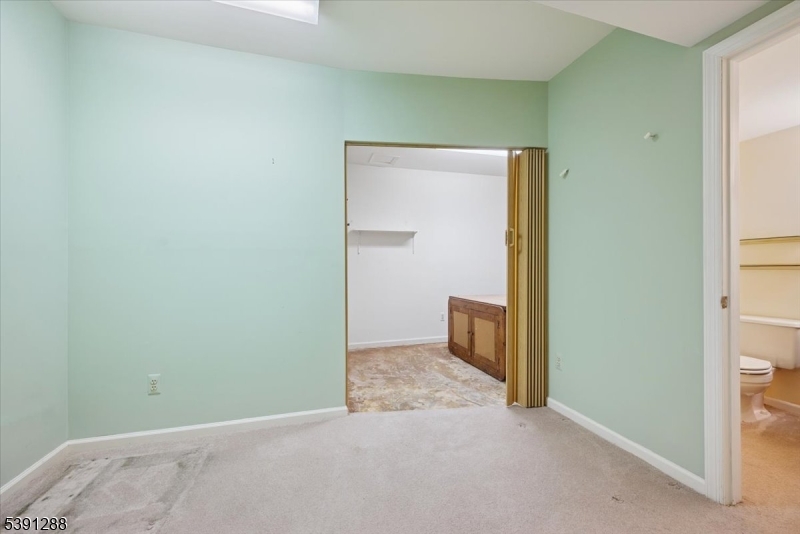 Bedminster Twp., New Jersey, 07921, United States, 2 Bedrooms Bedrooms, ,4 BathroomsBathrooms,Residential,For Sale,1988060