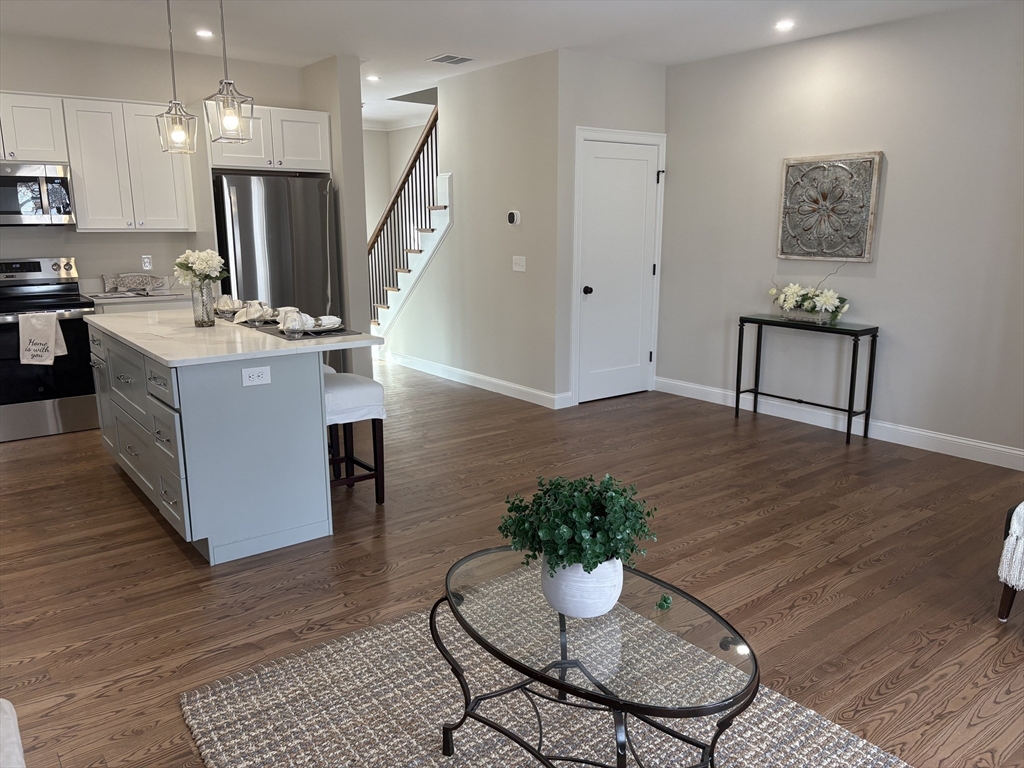 Worcester, Massachusetts, 01606, United States, 3 Bedrooms Bedrooms, ,3 BathroomsBathrooms,Residential,For Sale,1992999