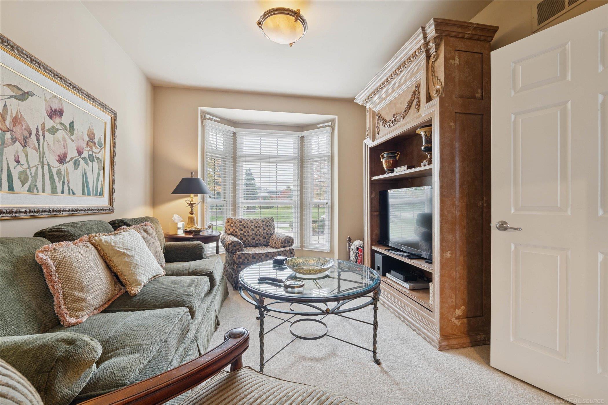 Oakland Twp, Michigan, 48306, United States, 2 Bedrooms Bedrooms, ,4 BathroomsBathrooms,Residential,For Sale,1984320