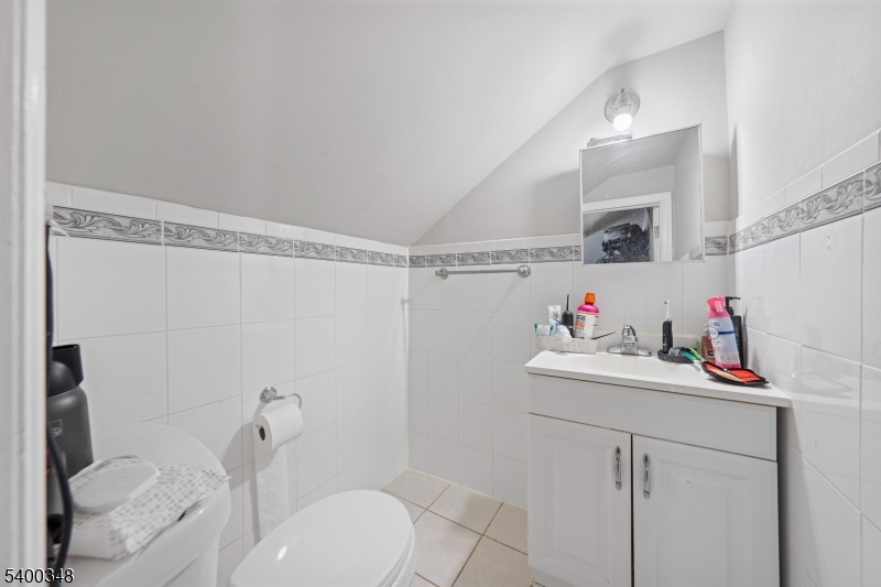 Bloomfield Twp., New Jersey, 07003, United States, 6 Bedrooms Bedrooms, ,3 BathroomsBathrooms,Residential,For Sale,2003277