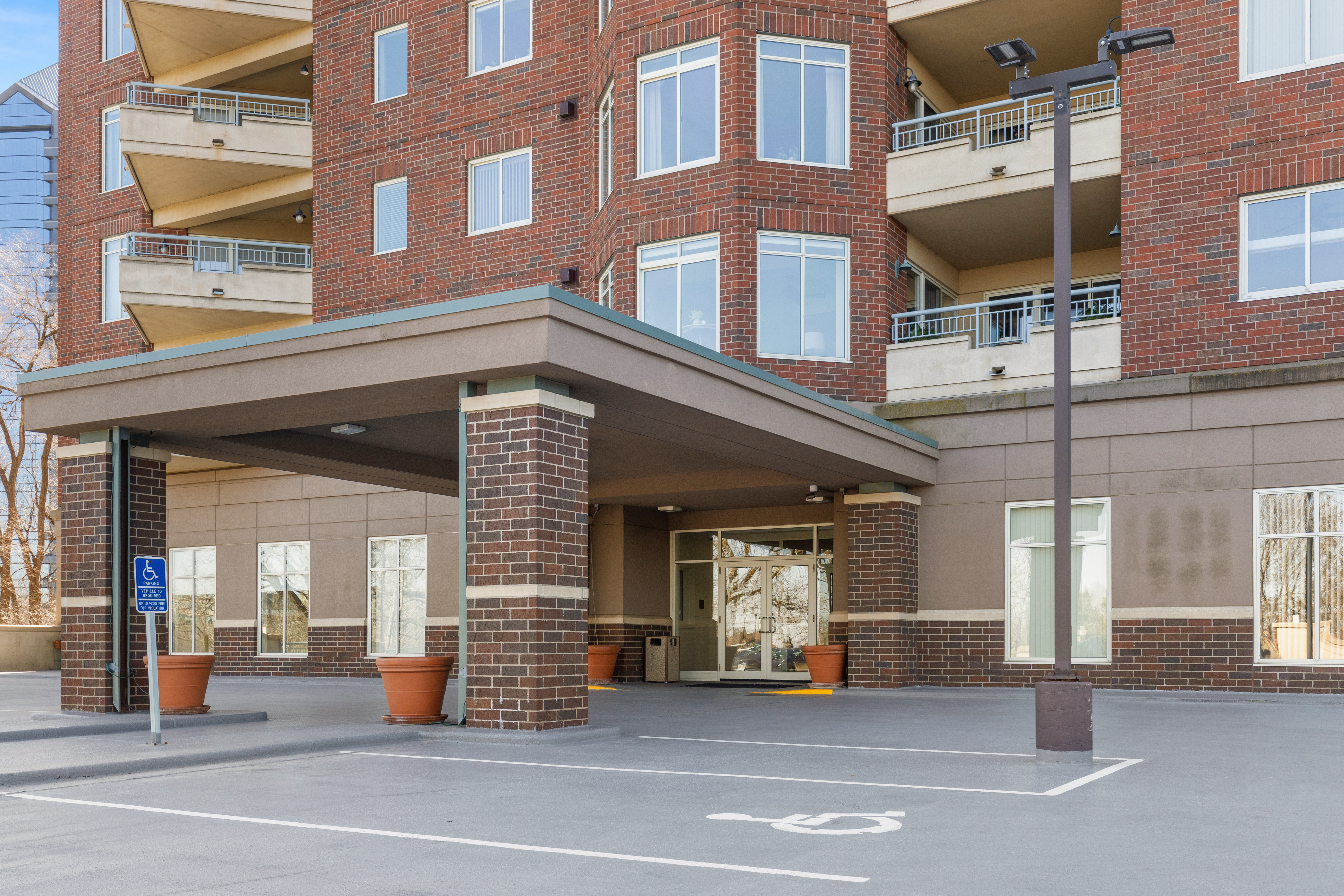  Corner Condo at Normandale Lake - 物件實景