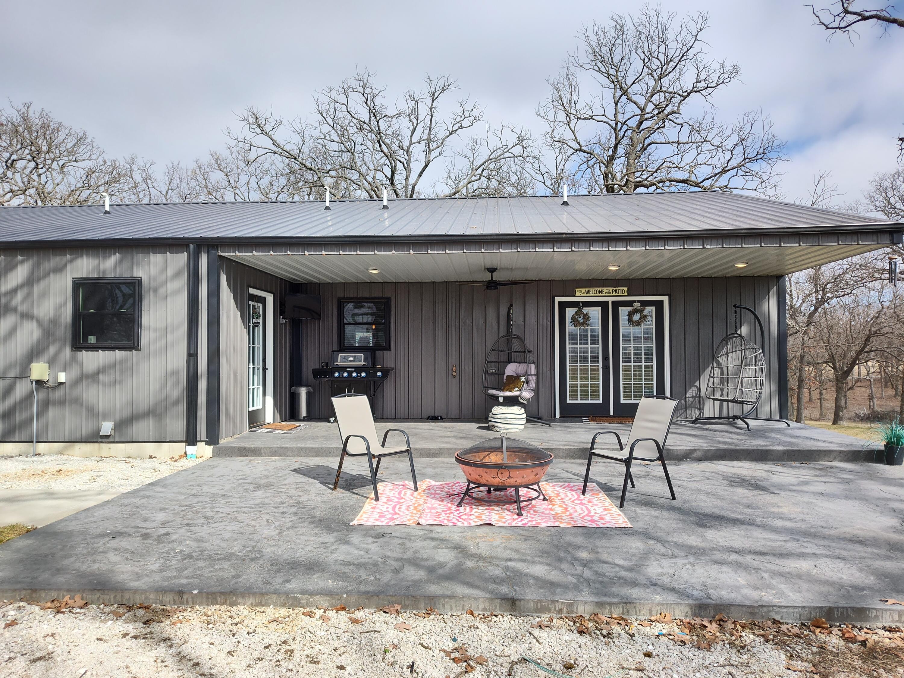 Bolivar, Missouri, 65613, United States, 2 Bedrooms Bedrooms, ,3 BathroomsBathrooms,Residential,For Sale,1975211