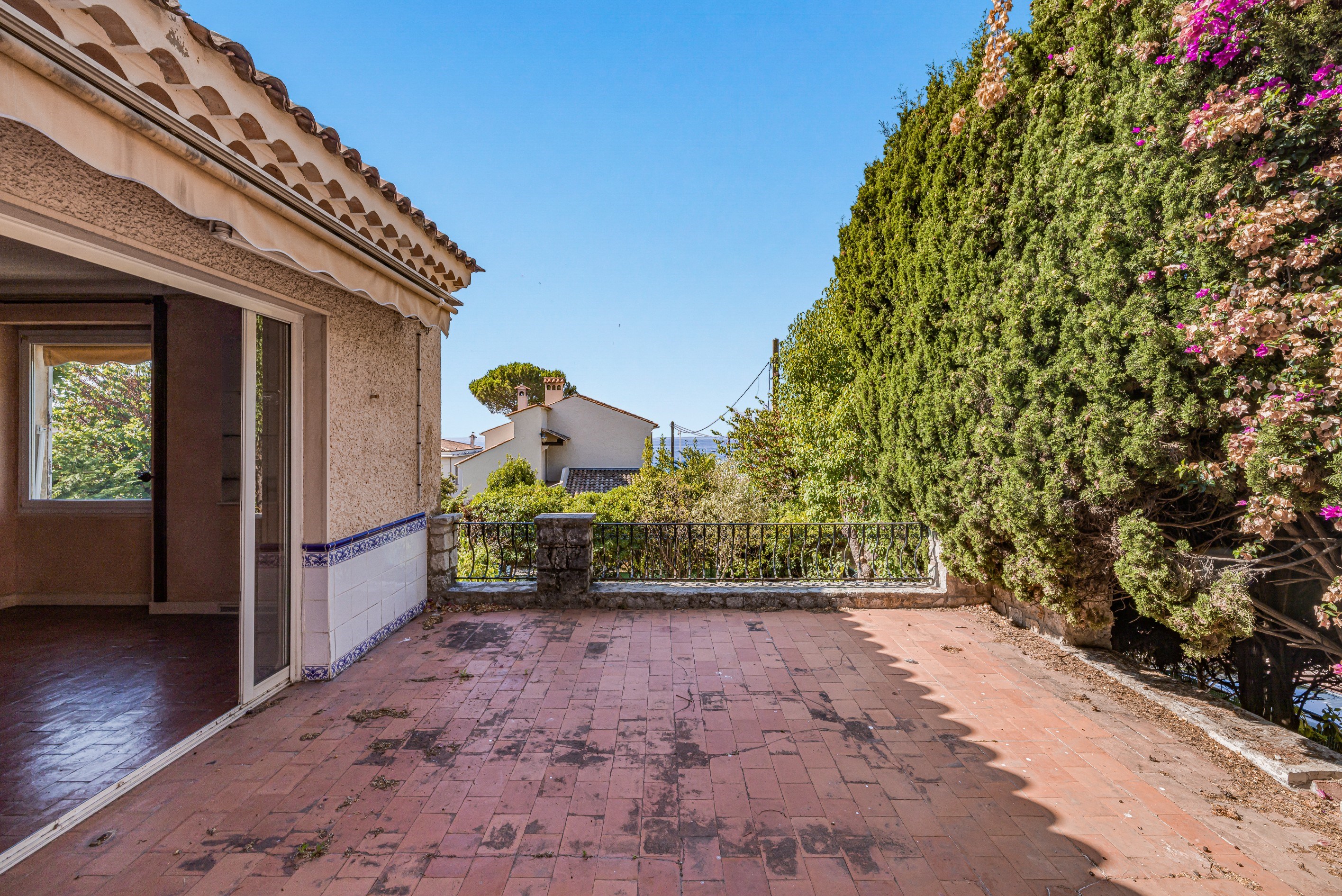  Cannes, Croix des Gardes: 370 sqm contemporary villa project with pool and sea … - 物件實景