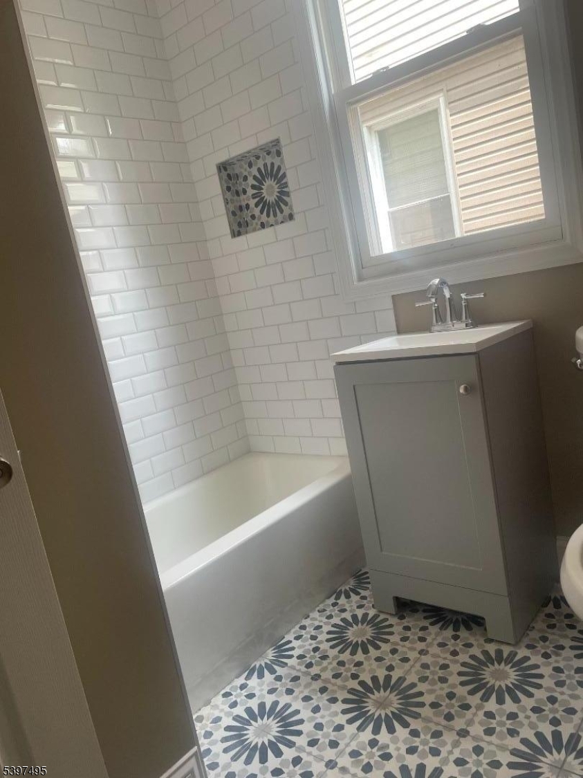 Newark City, New Jersey, 07106, United States, 9 Bedrooms Bedrooms, ,3 BathroomsBathrooms,Residential,For Sale,1992802