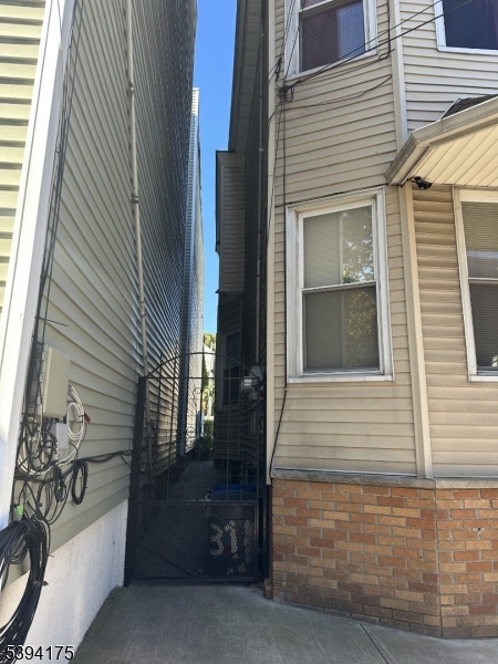 Newark City, New Jersey, 07105-3781, United States, 8 Bedrooms Bedrooms, ,Residential,For Sale,1988616