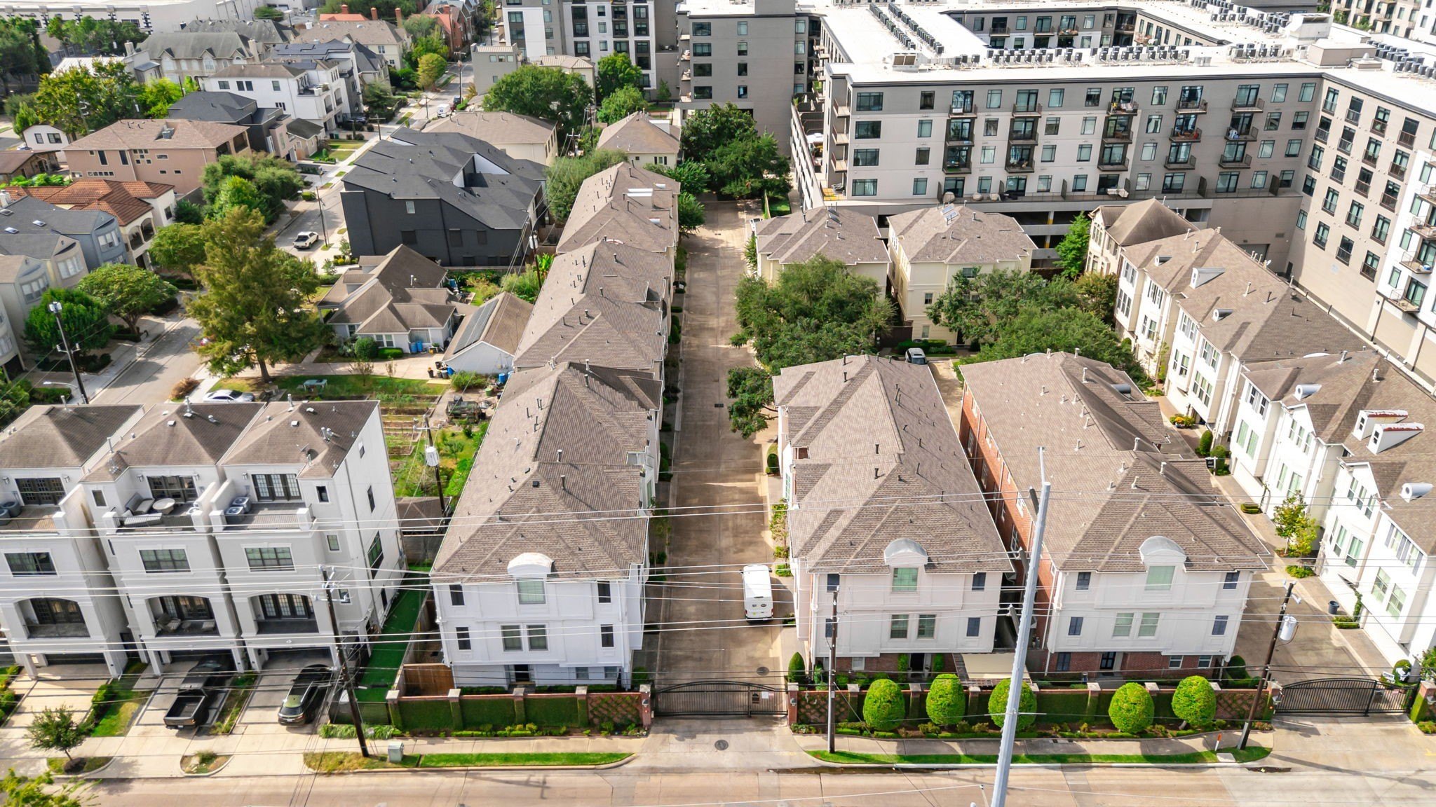 Houston, Texas, 77019, United States, 3 Bedrooms Bedrooms, ,4 BathroomsBathrooms,Residential,For Sale,1984299