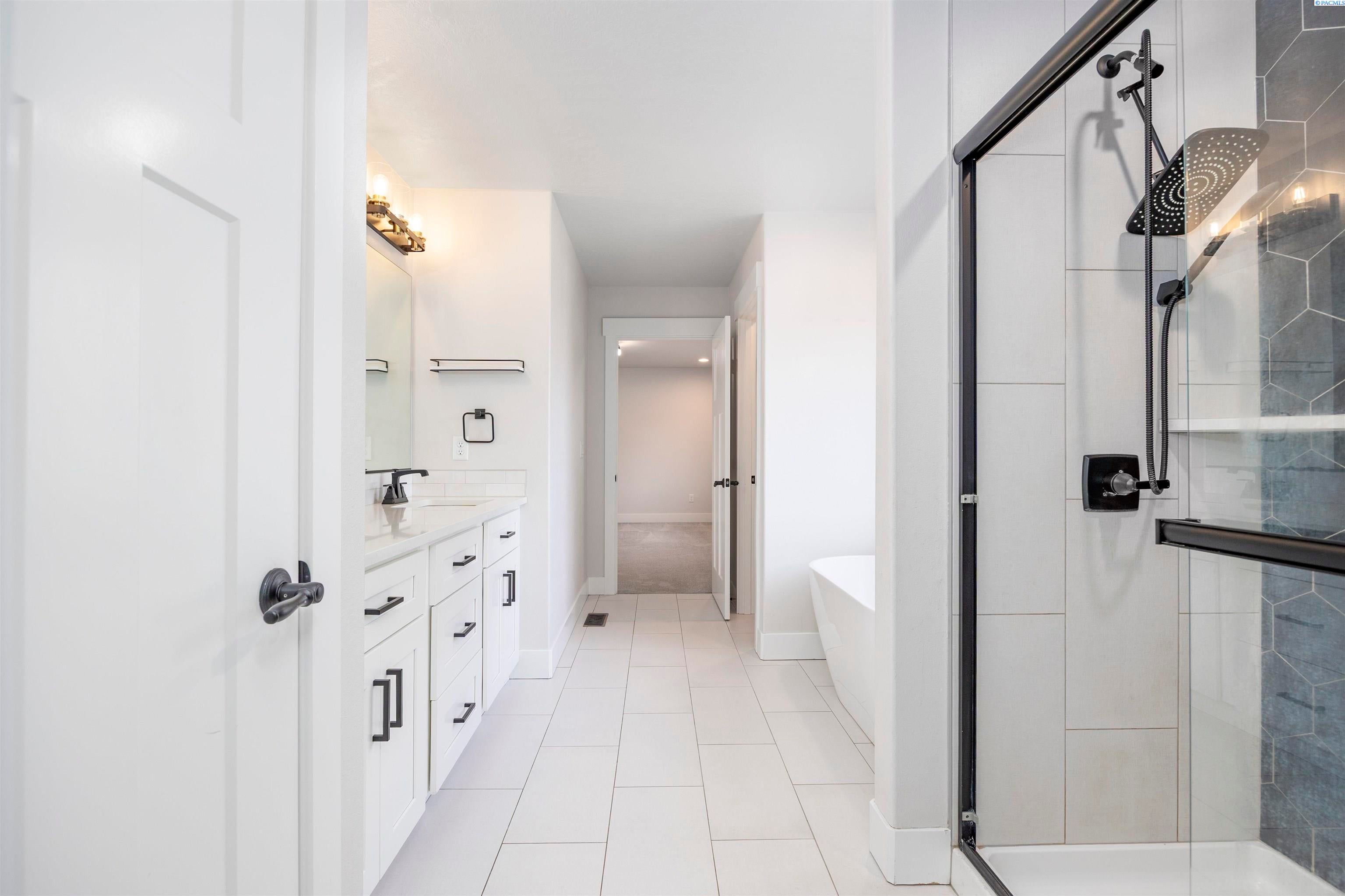 Grandview, Washington, 98930, United States, 5 Bedrooms Bedrooms, ,3 BathroomsBathrooms,Residential,For Sale,1988632