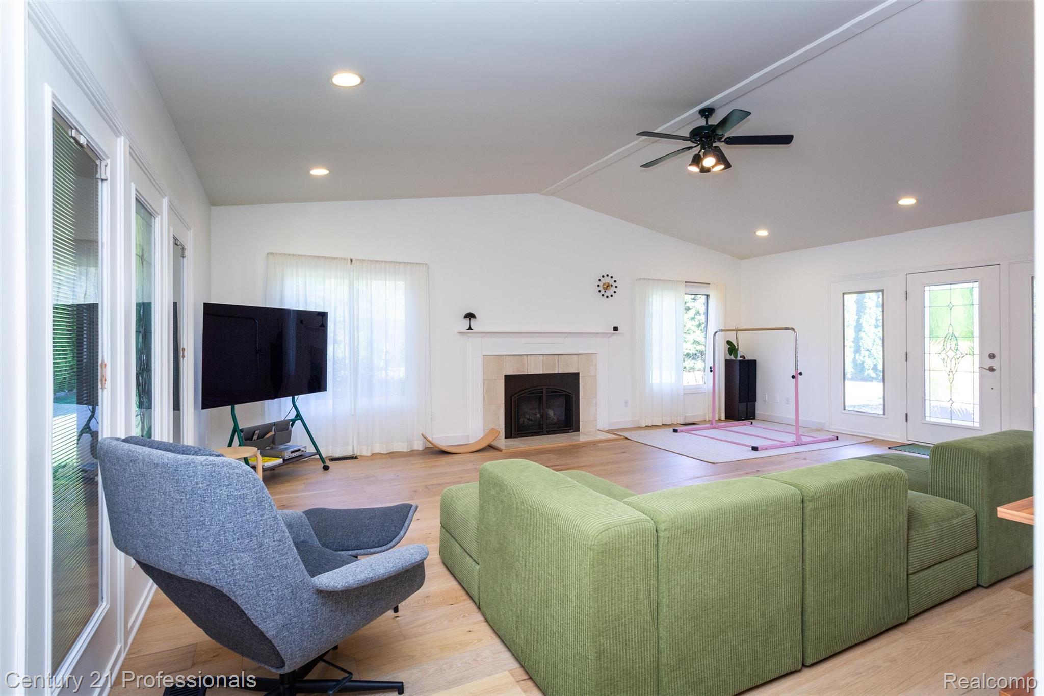 Troy, Michigan, 48084, United States, 4 Bedrooms Bedrooms, ,3 BathroomsBathrooms,Residential,For Sale,1976121