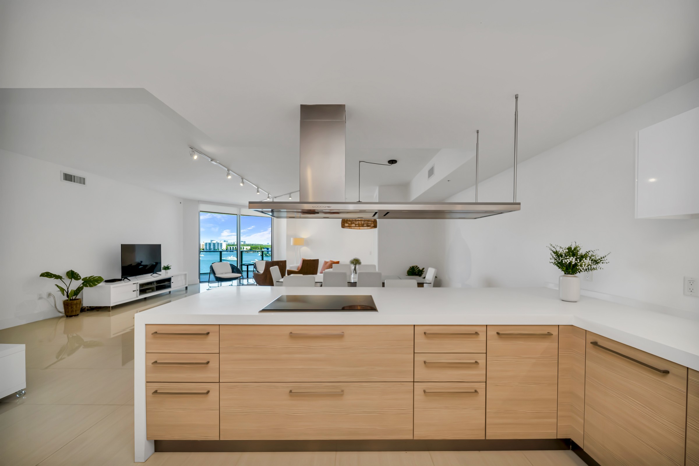  17301 Biscayne Blvd, North Miami Beach, FL, 33160 - 物件實景