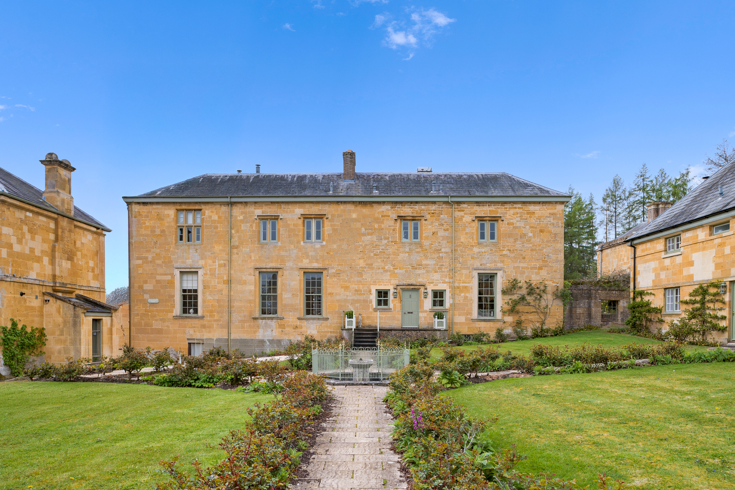  A Handsome Cotswold House Set Within the Parkland of Northwick Estate - 物件實景