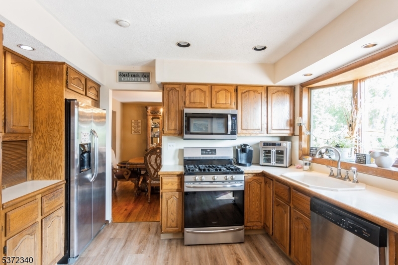 Mountainside Boro, New Jersey, 07092, United States, 5 Bedrooms Bedrooms, ,3 BathroomsBathrooms,Residential,For Sale,1901870