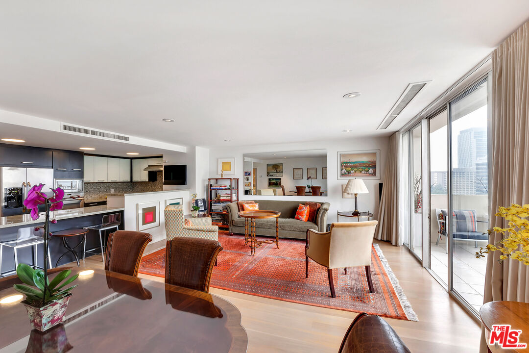 Los Angeles, California, 90067, United States, 1 Bedroom Bedrooms, ,1 BathroomBathrooms,Residential,For Sale,2001995