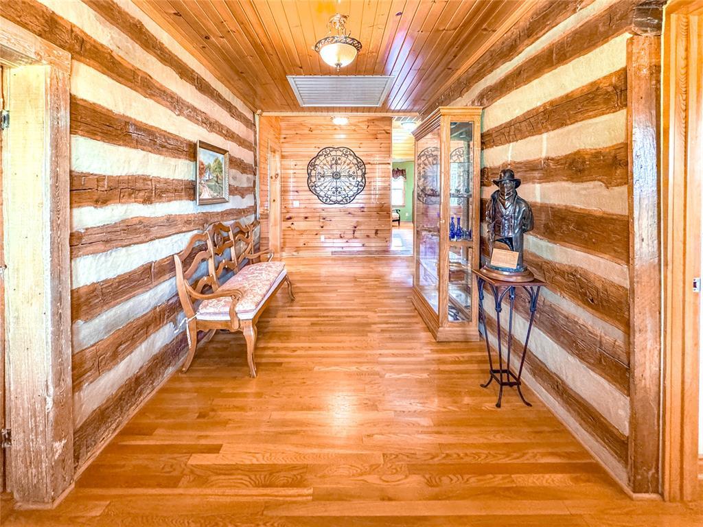 Fort Gibson, Oklahoma, 74434, United States, 2 Bedrooms Bedrooms, ,3 BathroomsBathrooms,Residential,For Sale,1982810