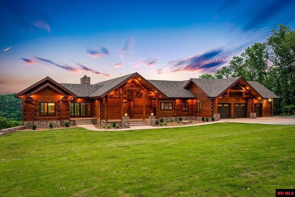 Cotter, Arkansas, 72626, United States, 4 Bedrooms Bedrooms, ,5 BathroomsBathrooms,Residential,For Sale,1976163