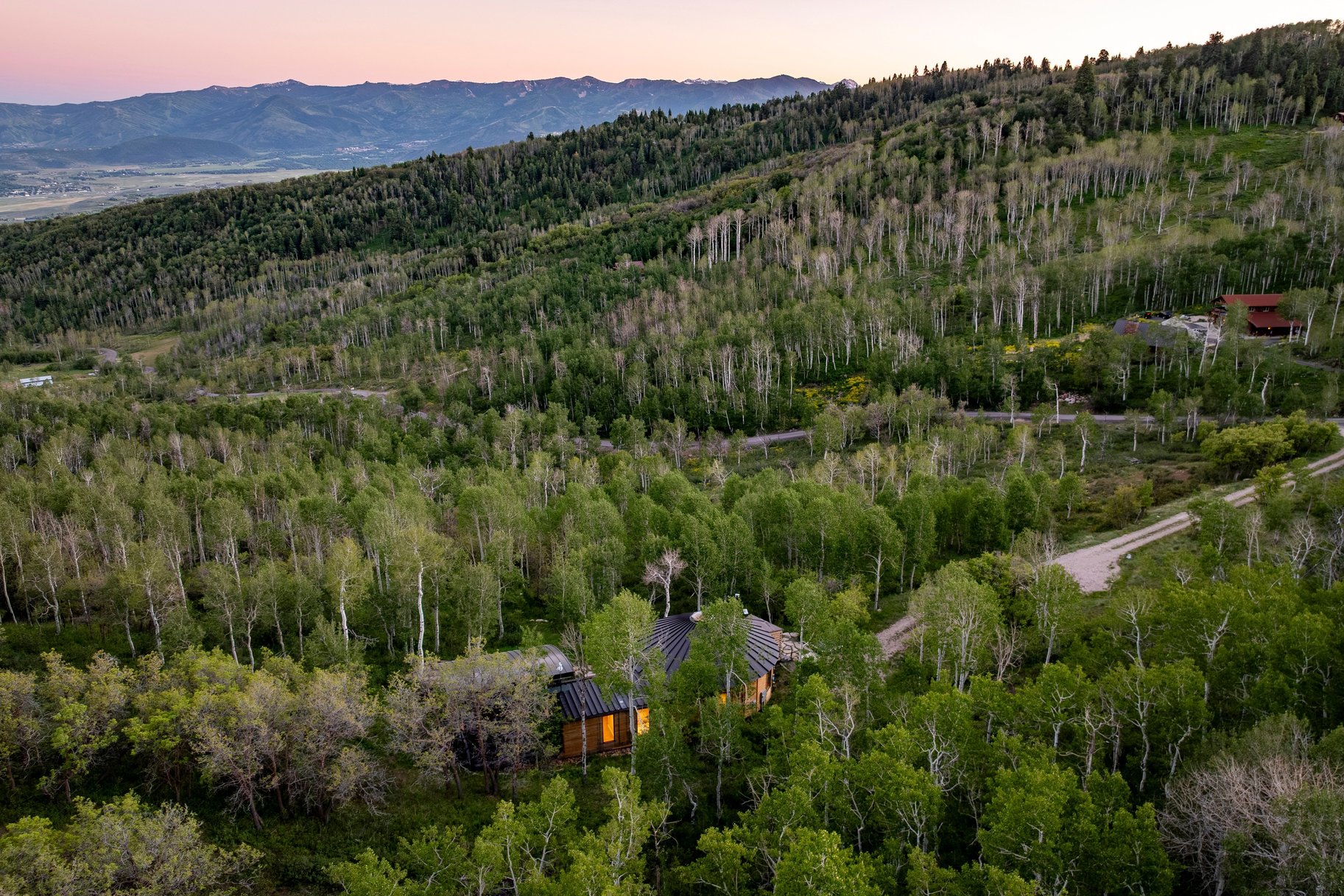 One of a Kind Mountain Retreat on Nearly 12 Acres with Panoramic Ski Resort View - 物件實景