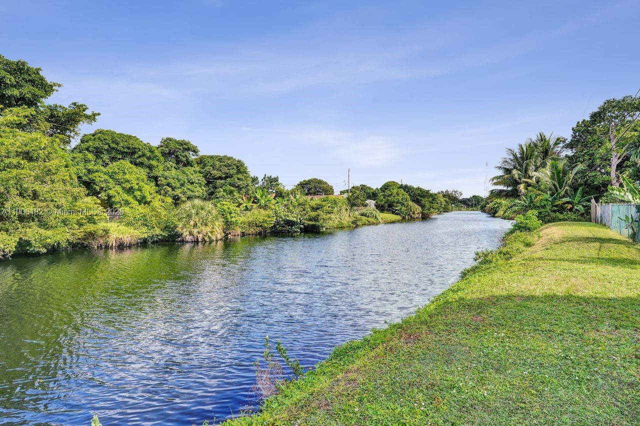 West Palm Beach, Florida, 33407, United States, 6 Bedrooms Bedrooms, ,5 BathroomsBathrooms,Residential,For Sale,1987925