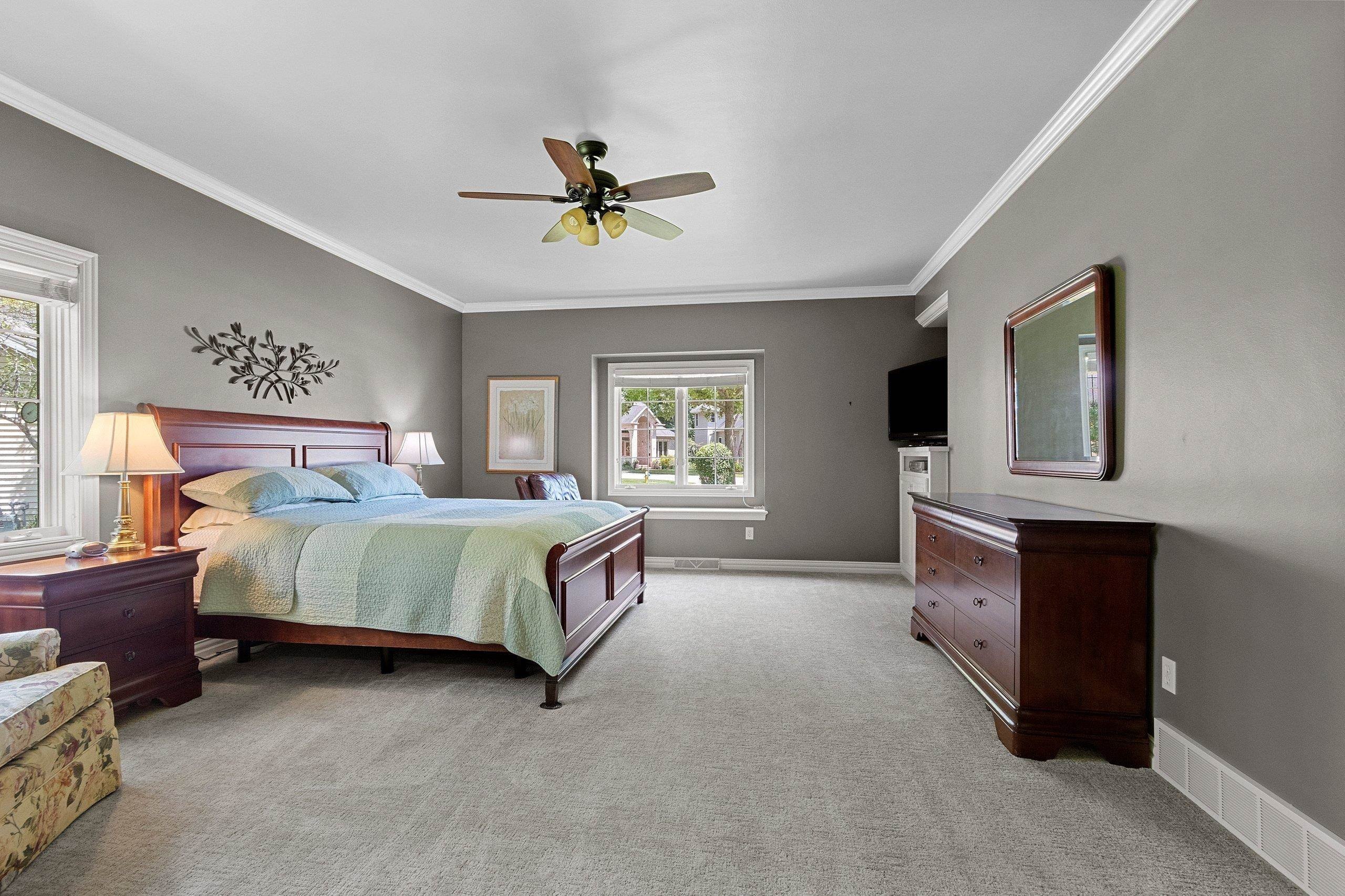 GREEN BAY, Wisconsin, 54302-5254, United States, 5 Bedrooms Bedrooms, ,4 BathroomsBathrooms,Residential,For Sale,1975812