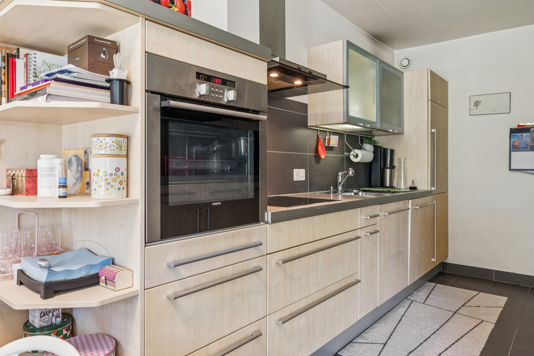  OPPORTUNITY: SPACIOUS, BRIGHT 3-ROOM APARTMENT SURROUNDED BY GREENERY - 物件實景