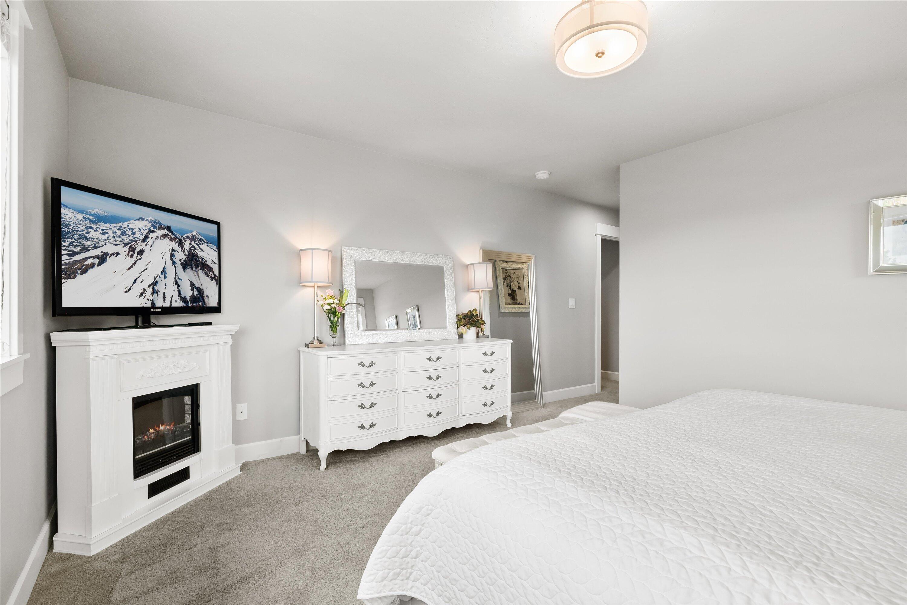 Redmond, Oregon, 97756, United States, 4 Bedrooms Bedrooms, ,3 BathroomsBathrooms,Residential,For Sale,1982797