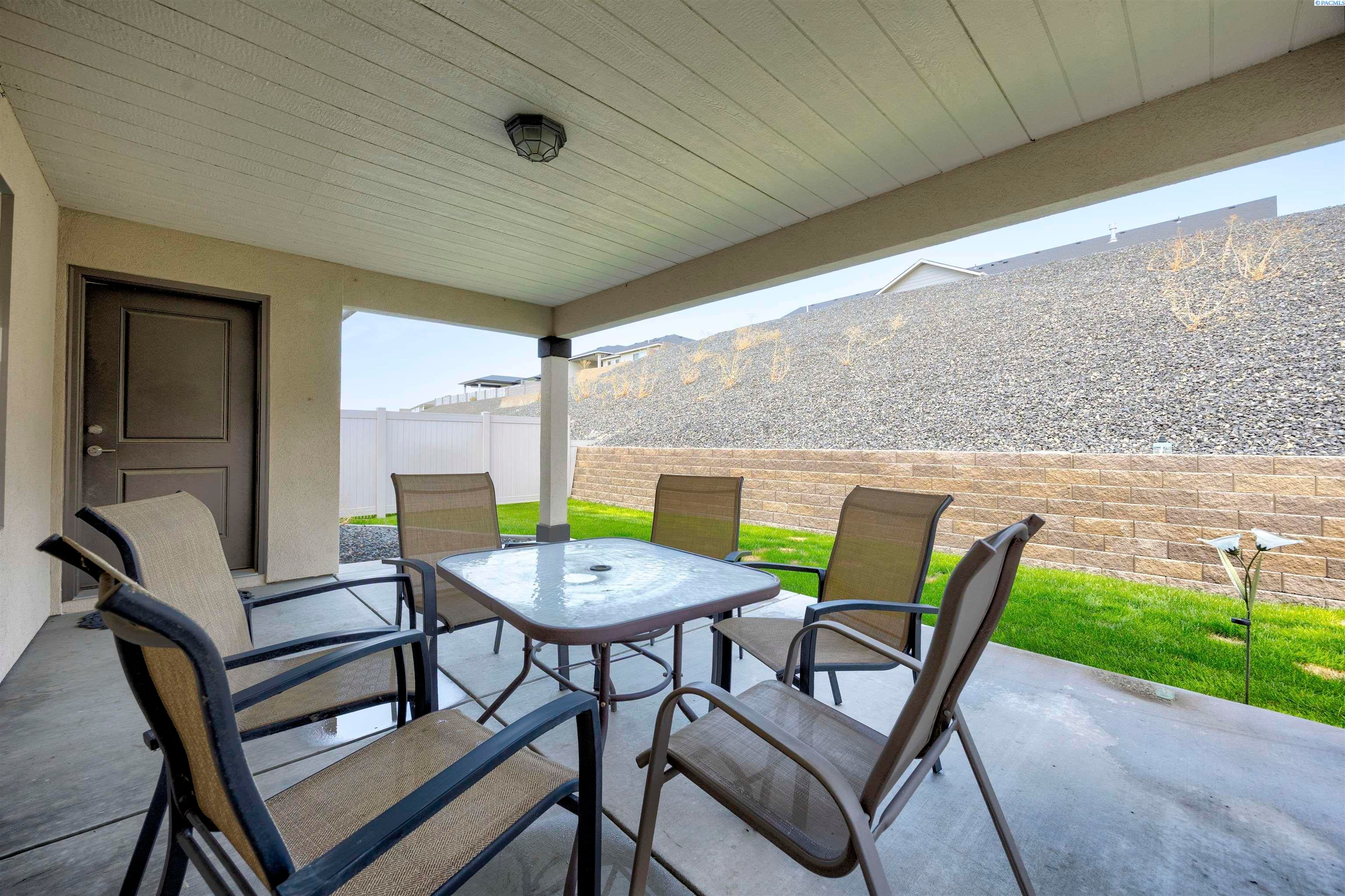 Kennewick, Washington, 99338, United States, 3 Bedrooms Bedrooms, ,2 BathroomsBathrooms,Residential,For Sale,1943089