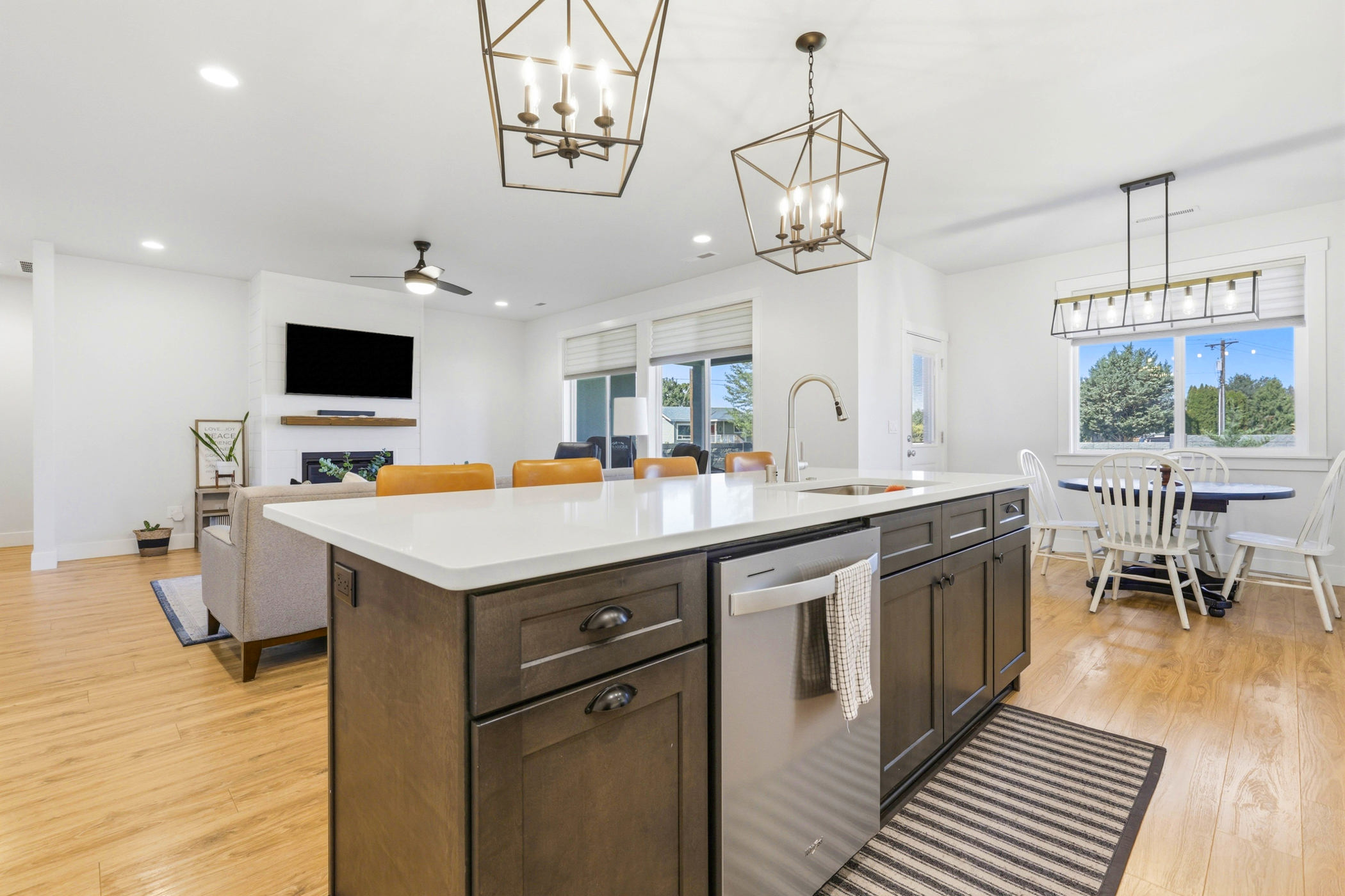  Spectacular One-Level Living Property - 物件實景