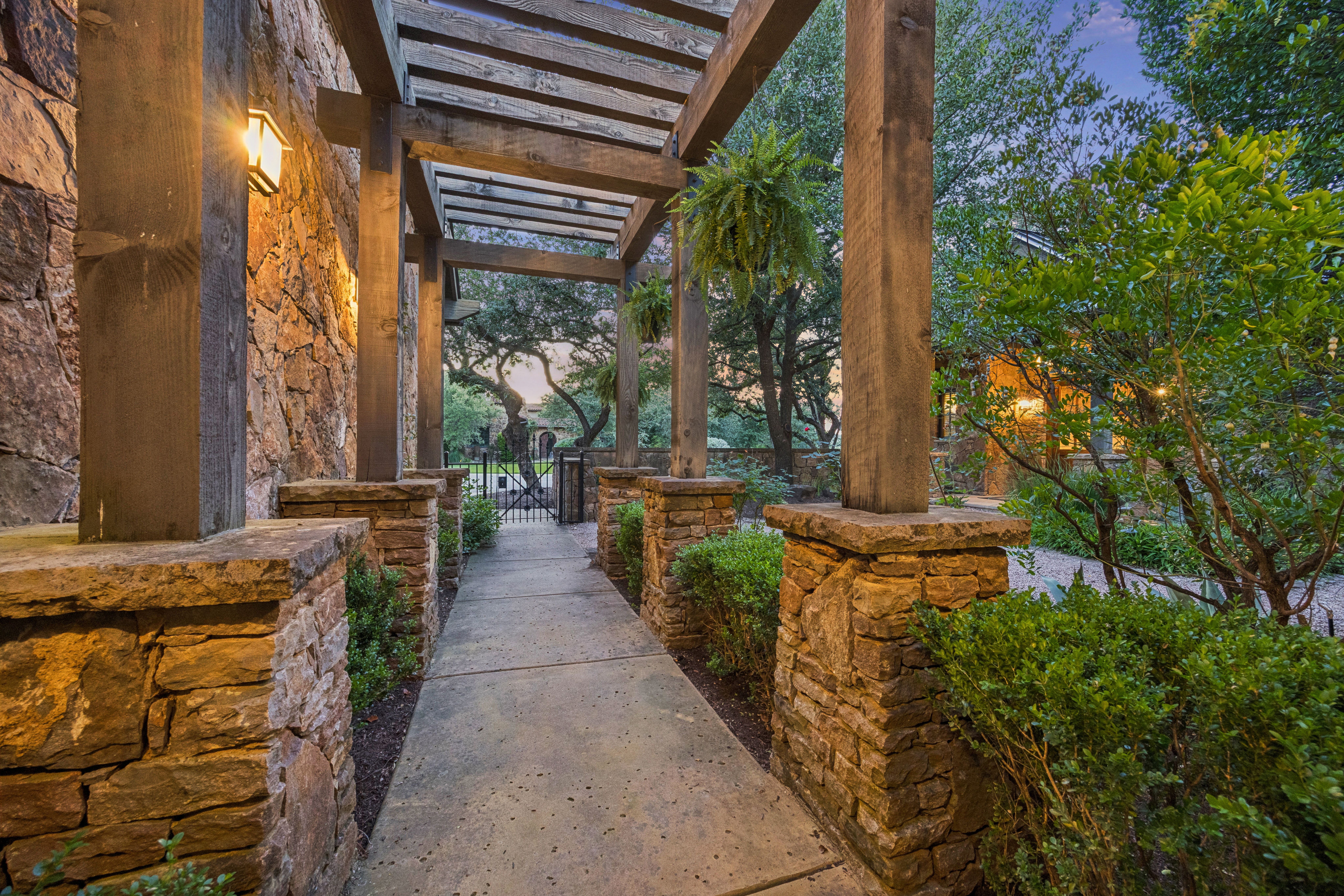  A Hidden Gem in Spanish Oaks—Peaceful, Private, and Beautifully Timeless - 物件實景