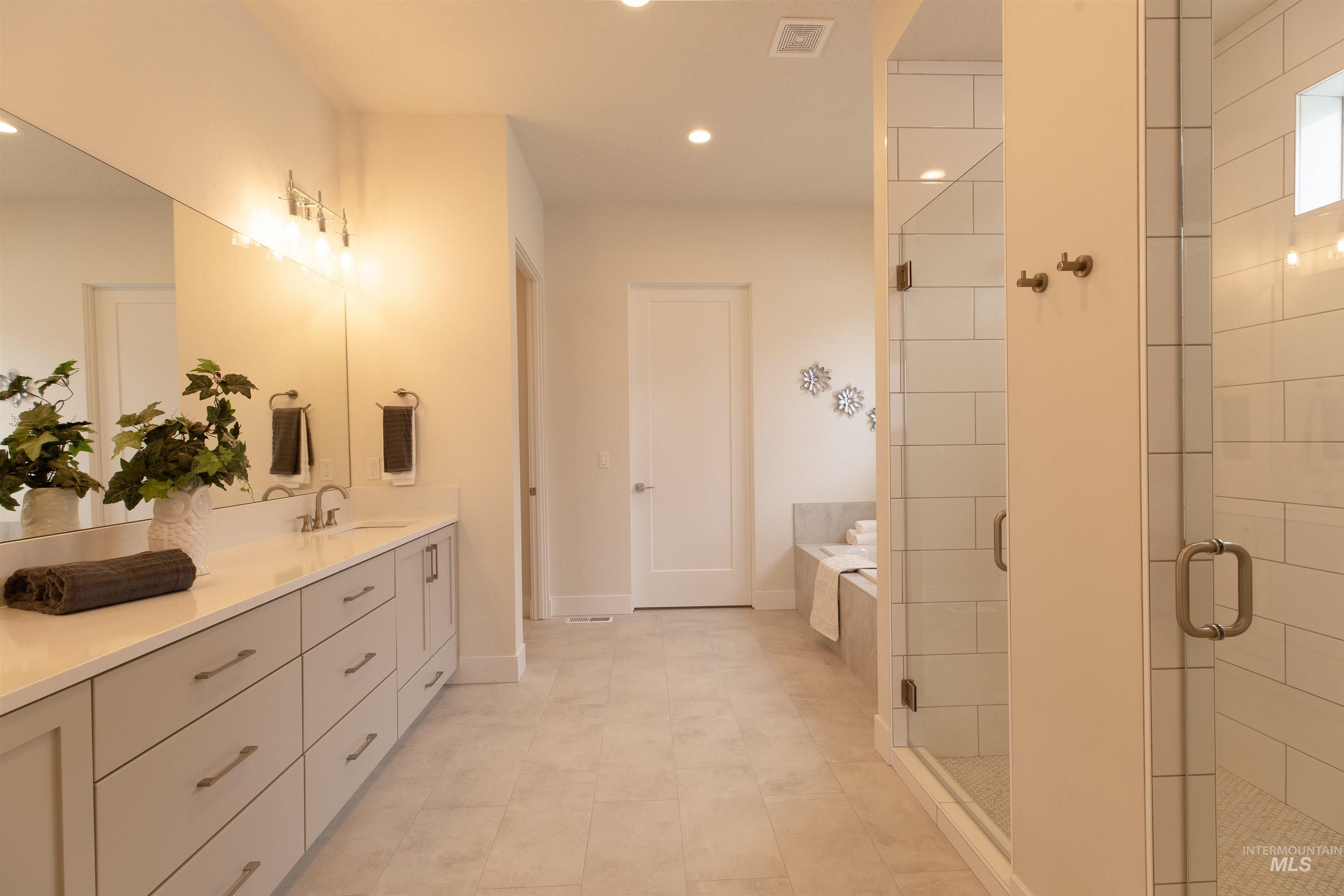 Meridian, Idaho, 83642, United States, 4 Bedrooms Bedrooms, ,3 BathroomsBathrooms,Residential,For Sale,1992156