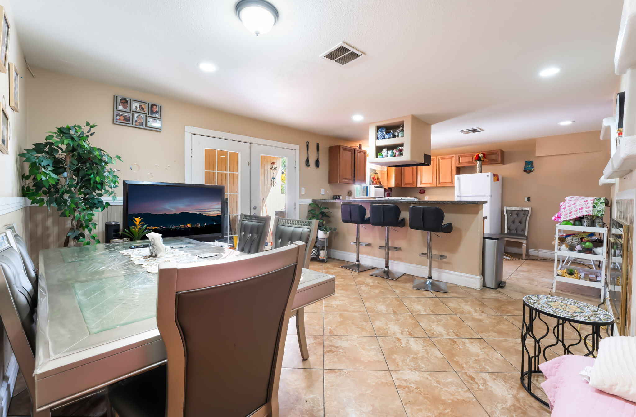 Las Vegas, Nevada, 89104, United States, 4 Bedrooms Bedrooms, ,2 BathroomsBathrooms,Residential,For Sale,1924151