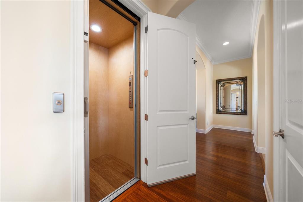 Largo, Florida, 33770, United States, 5 Bedrooms Bedrooms, ,4 BathroomsBathrooms,Residential,For Sale,2002964