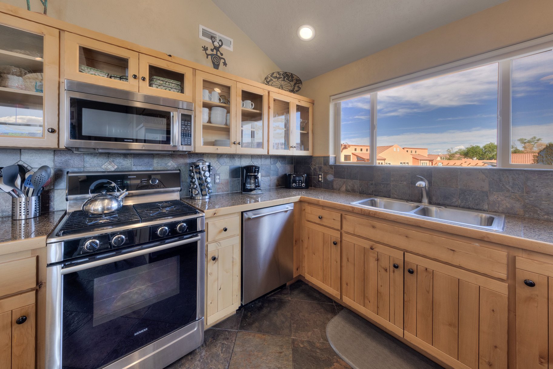  Exceptional Rim Village Unit-Nightly Rental Opportunity - 物件實景