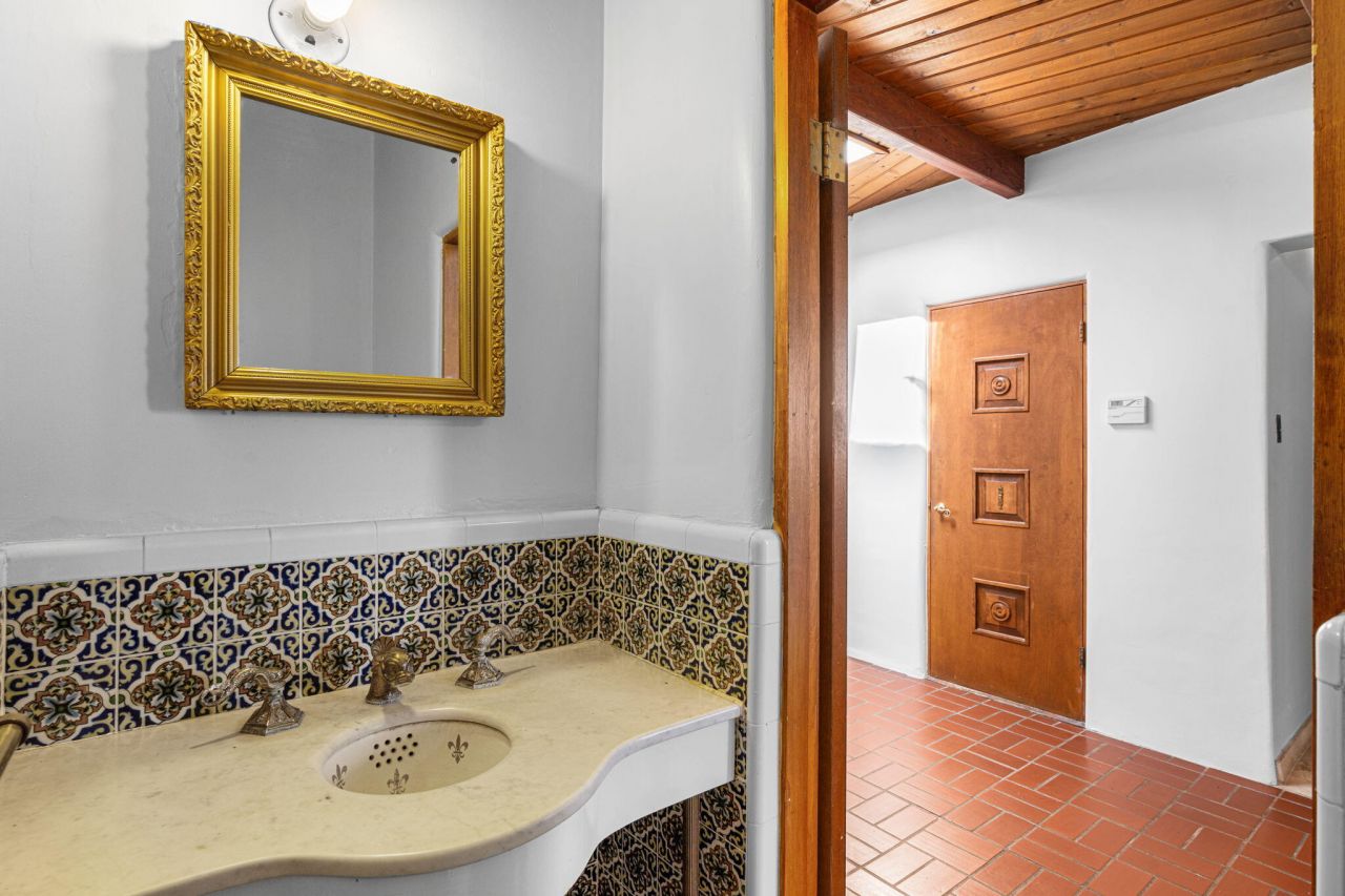 Albuquerque, New Mexico, 87106, United States, 4 Bedrooms Bedrooms, ,5 BathroomsBathrooms,Residential,For Sale,1896146