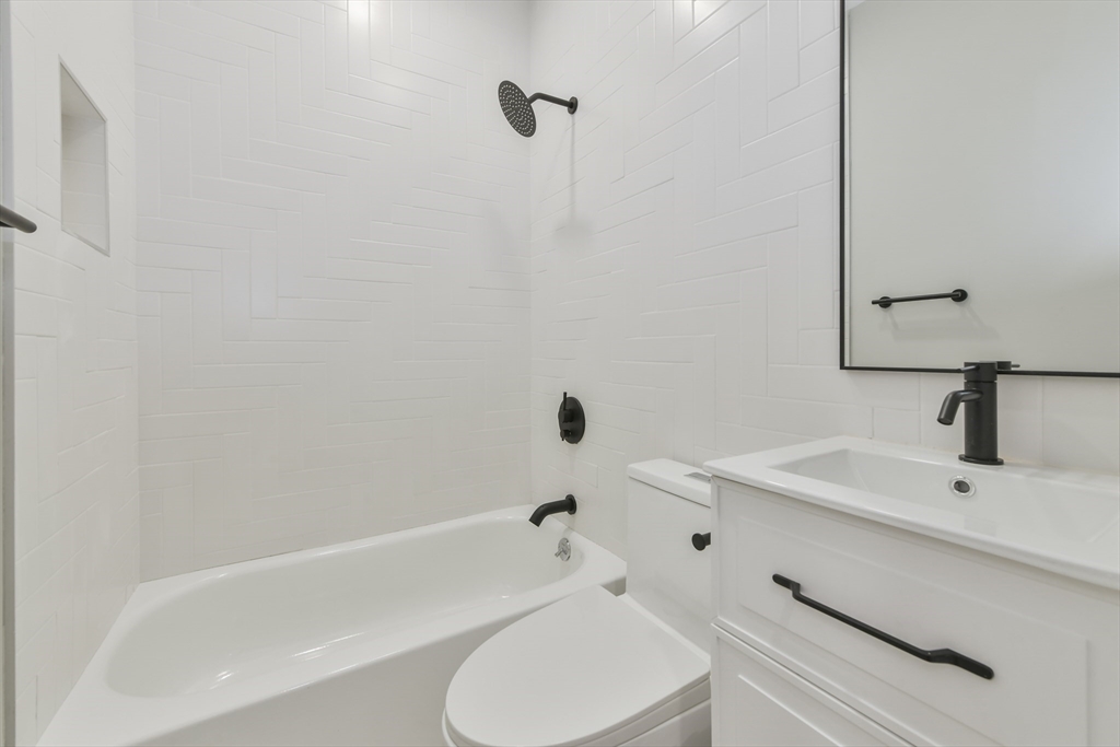 Boston, Massachusetts, 02128, United States, 2 Bedrooms Bedrooms, ,2 BathroomsBathrooms,Residential,For Sale,1871020