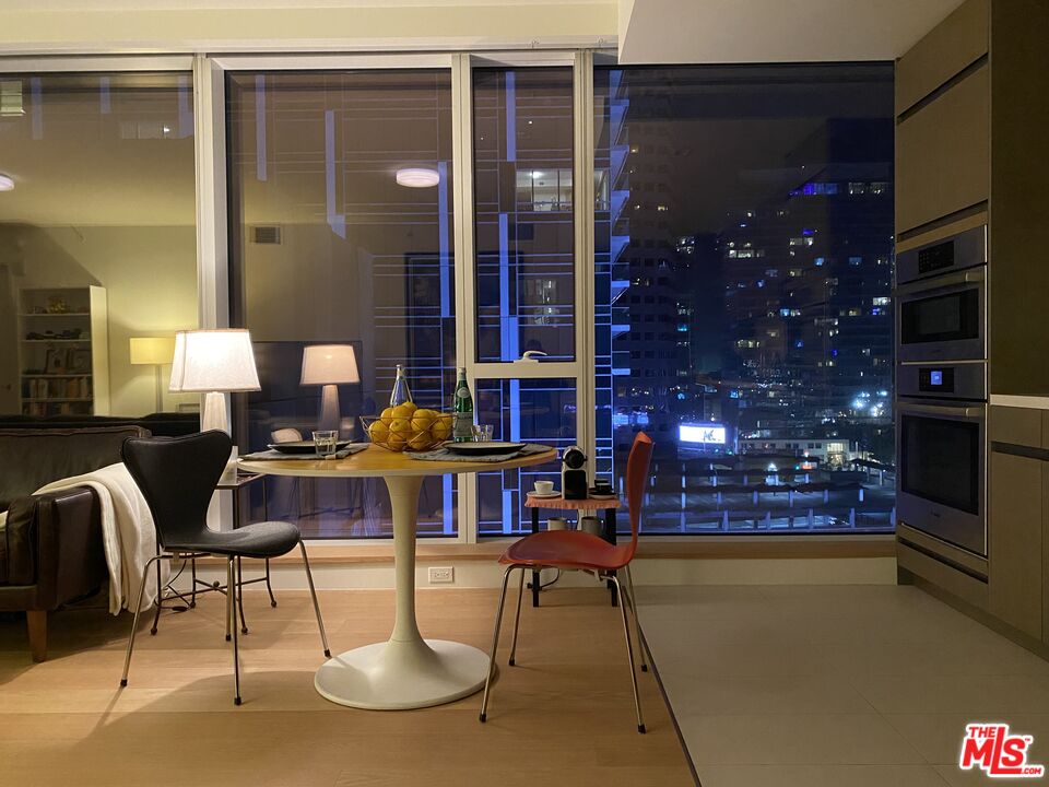 Los Angeles, California, 90017, United States, 1 Bedroom Bedrooms, ,2 BathroomsBathrooms,Residential,For Sale,1987856