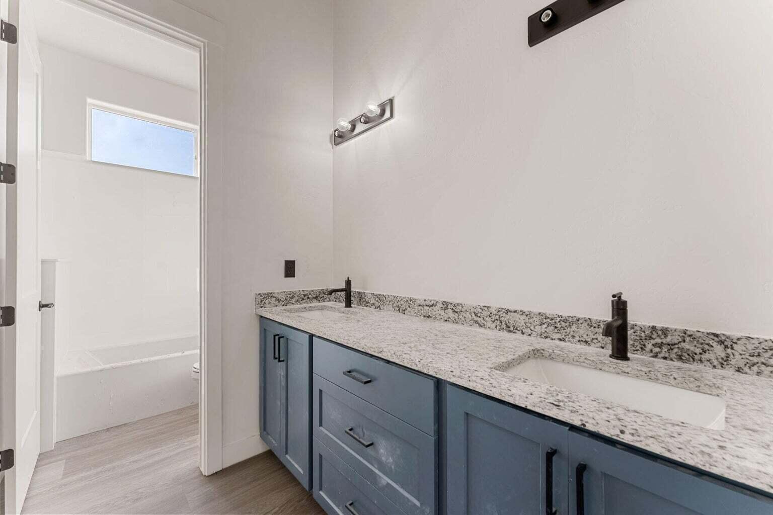 Kanab, Utah, 84741, United States, 5 Bedrooms Bedrooms, ,4 BathroomsBathrooms,Residential,For Sale,2005091