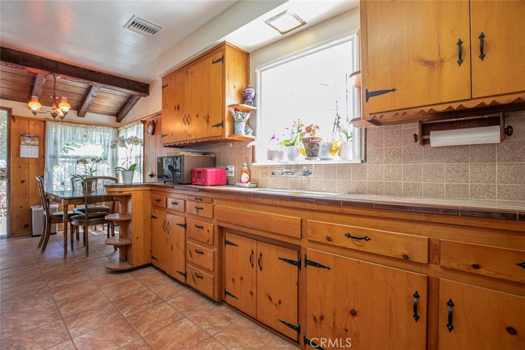 Van Nuys, California, 91405, United States, 2 Bedrooms Bedrooms, ,2 BathroomsBathrooms,Residential,For Sale,1941030