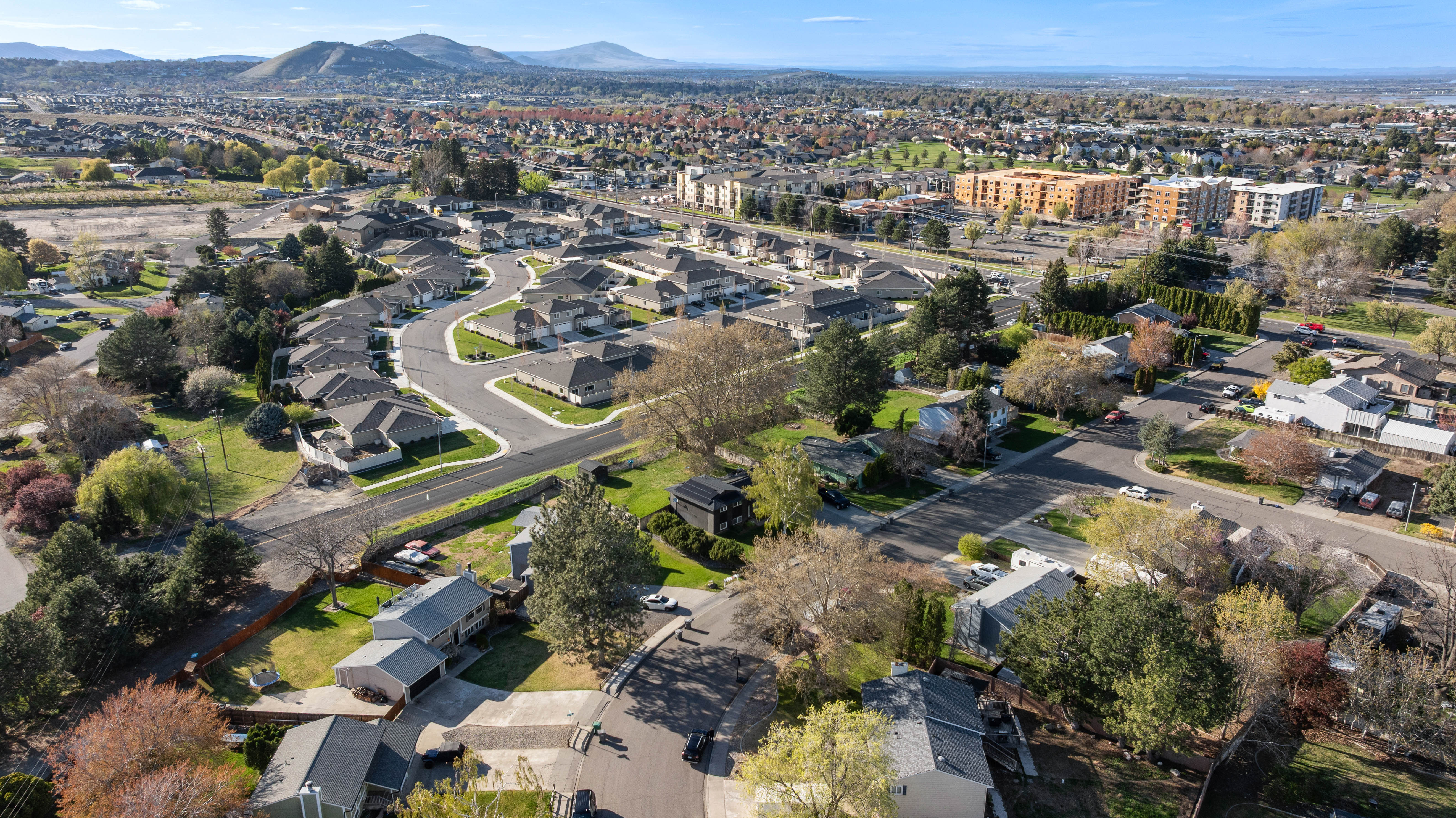  Updated, Move-In Ready, No HOA - 物件實景