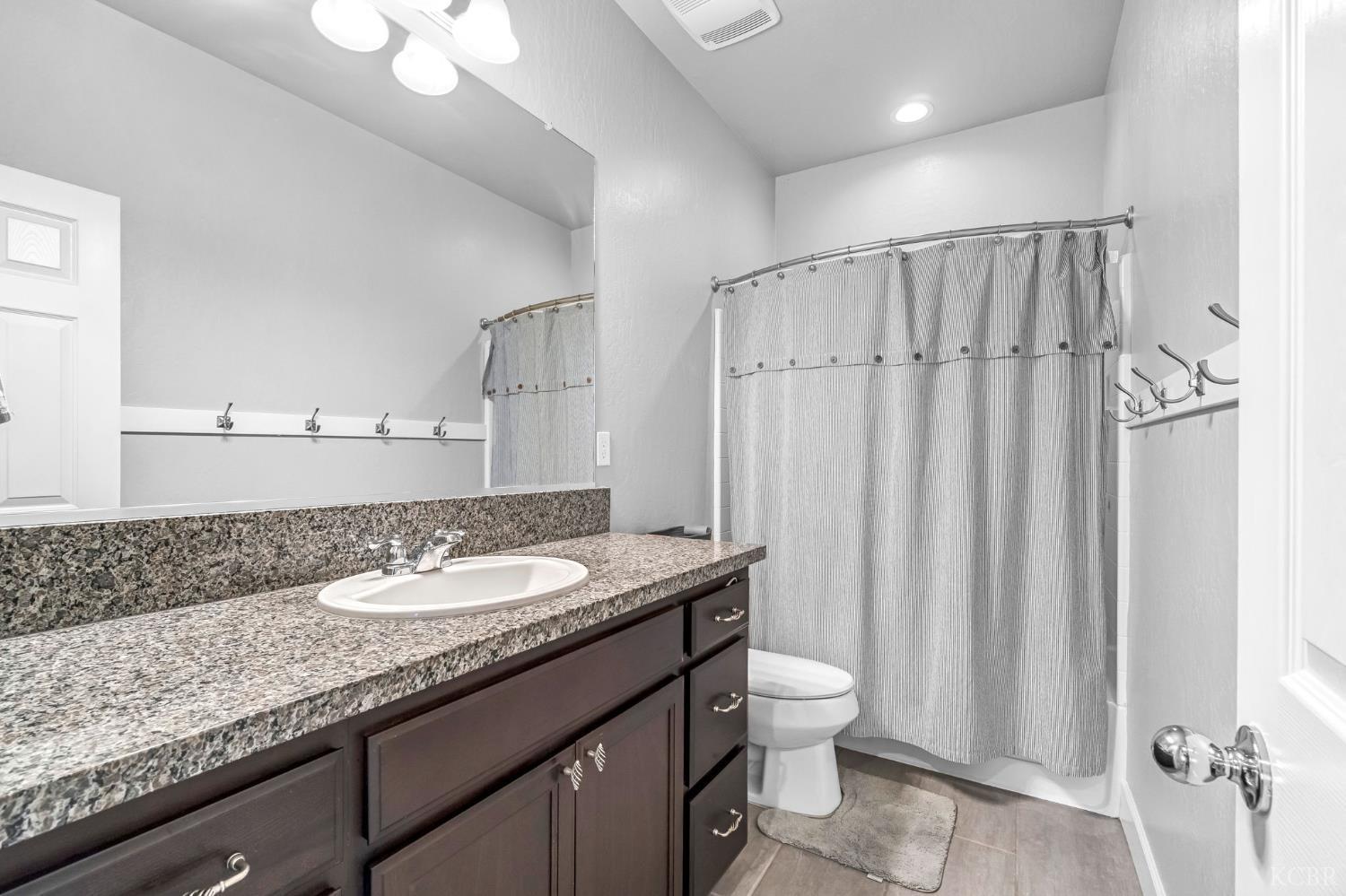 Clovis, California, 93619, United States, 3 Bedrooms Bedrooms, ,3 BathroomsBathrooms,Residential,For Sale,1935321