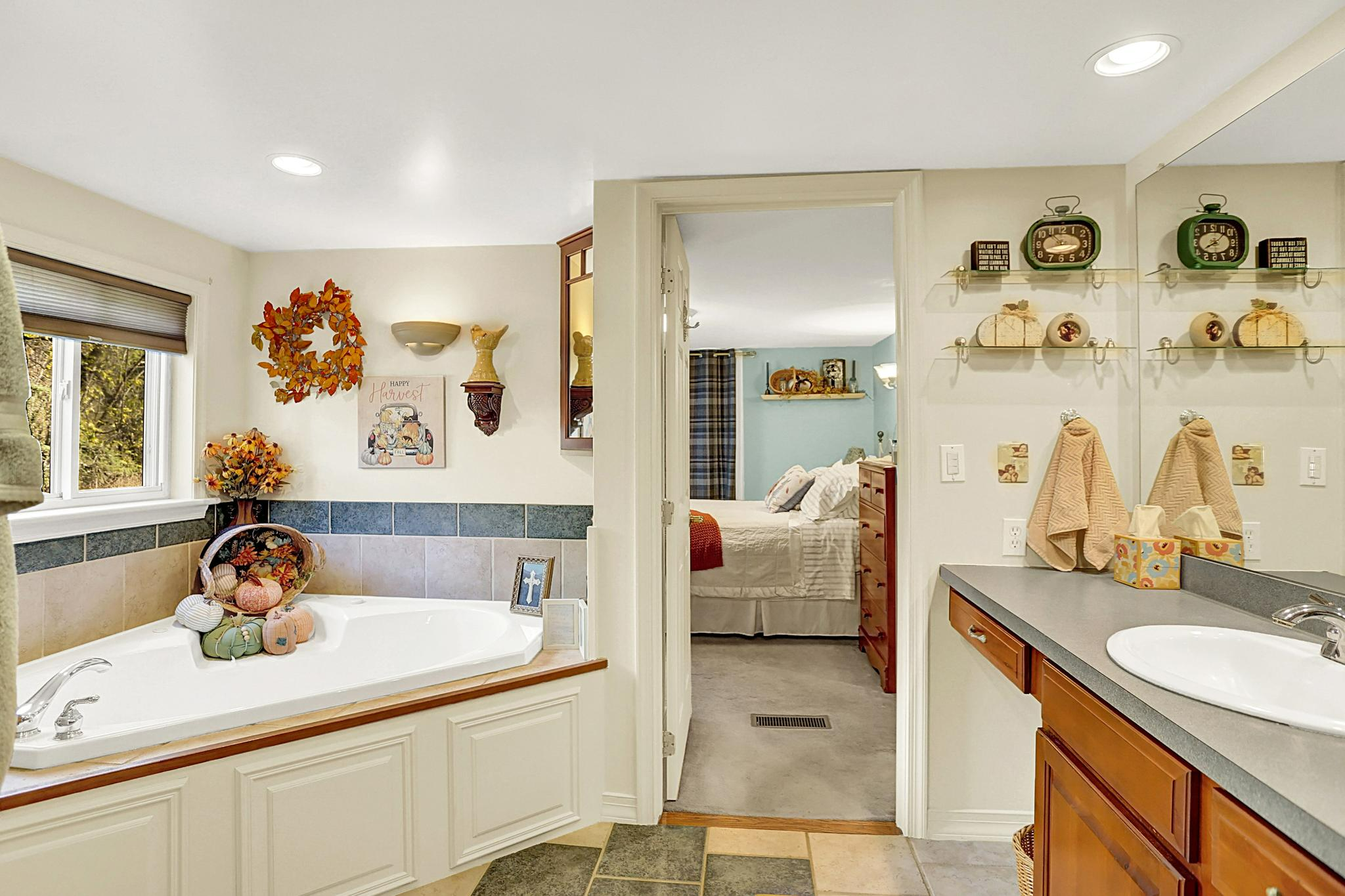 Thompsontown, Pennsylvania, 17094, United States, 4 Bedrooms Bedrooms, ,3 BathroomsBathrooms,Residential,For Sale,1981637