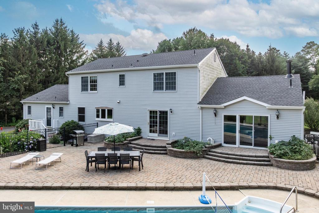 Cream Ridge, New Jersey, 08514, United States, 4 Bedrooms Bedrooms, ,3 BathroomsBathrooms,Residential,For Sale,1902972