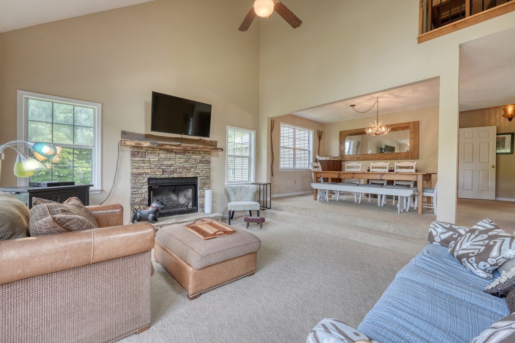 Hayesville, North Carolina, 28904, United States, 3 Bedrooms Bedrooms, ,3 BathroomsBathrooms,Residential,For Sale,1862322