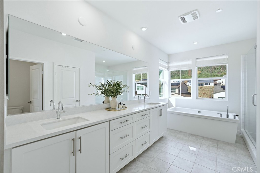 Fontana, California, 92336, United States, 4 Bedrooms Bedrooms, ,3 BathroomsBathrooms,Residential,For Sale,1995371