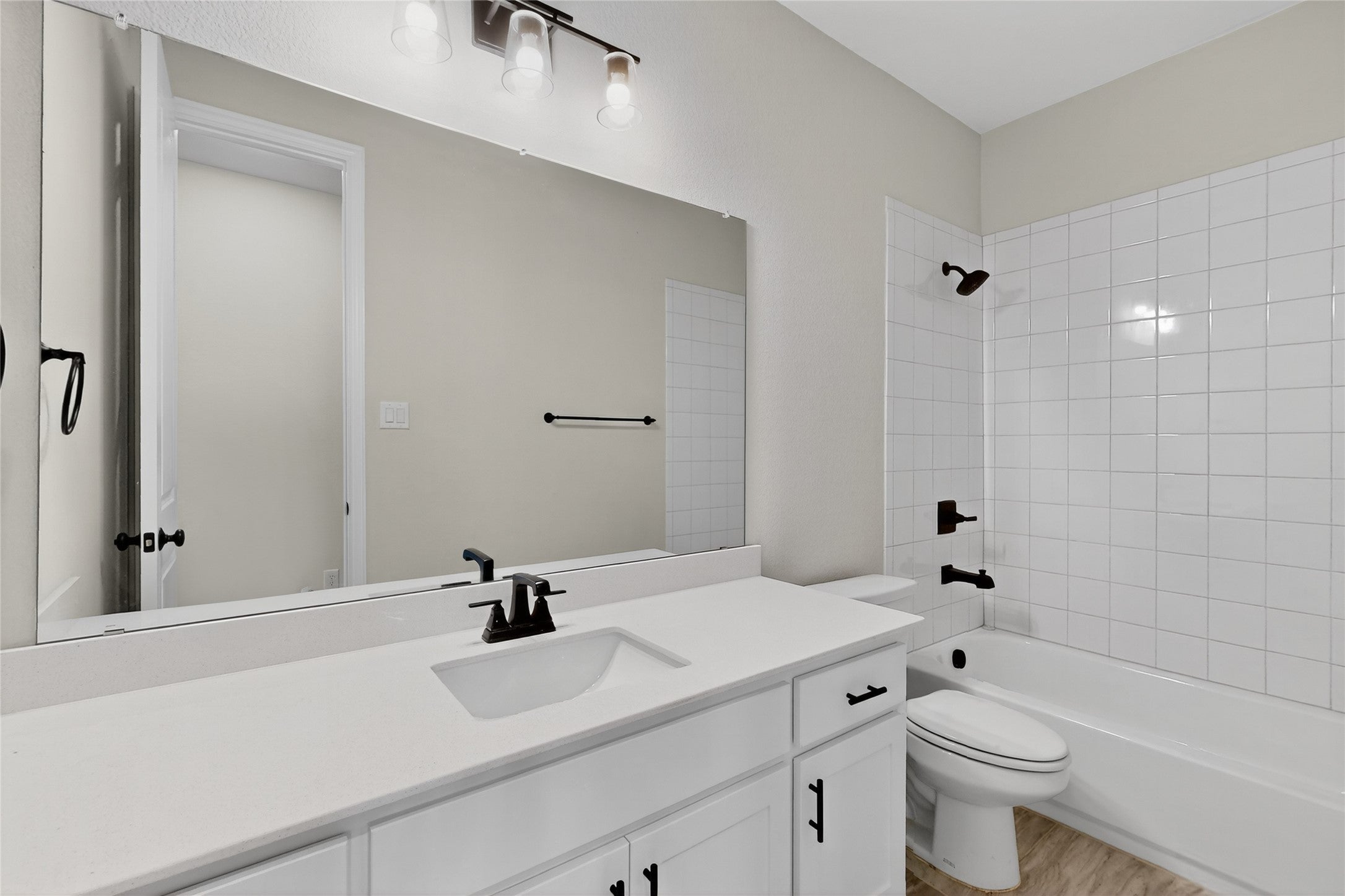 Mansfield, Texas, 76063, United States, 4 Bedrooms Bedrooms, ,4 BathroomsBathrooms,Residential,For Sale,1978691