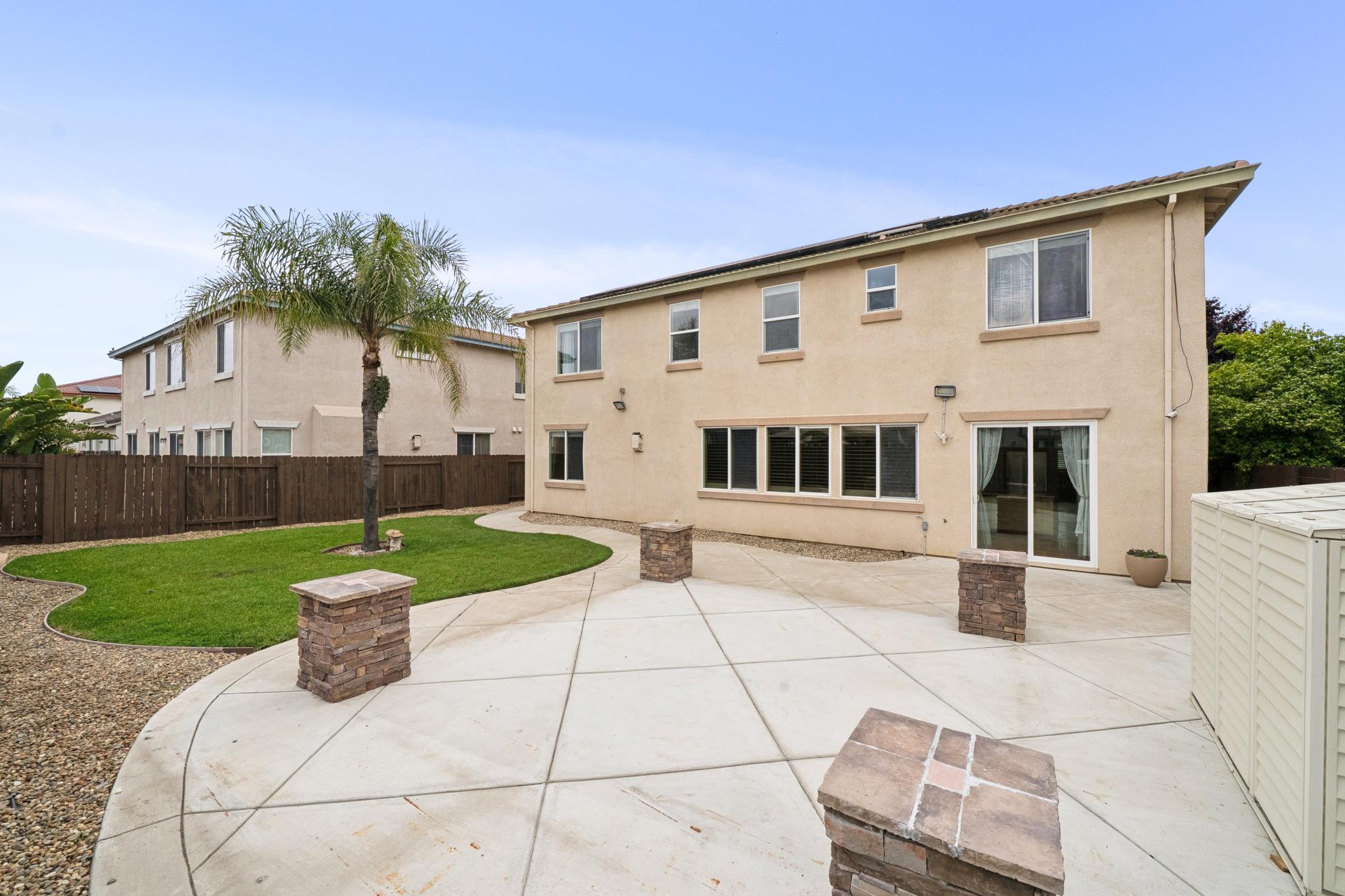  Gorgeous Two-Story Oakley Home - 物件實景